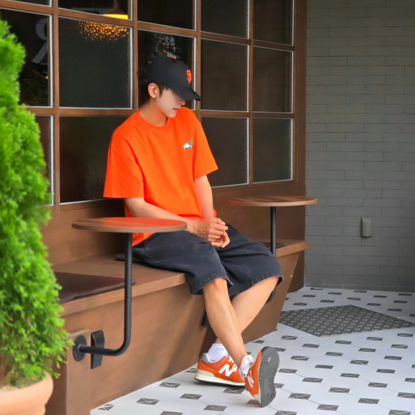 New Balance 574 Heritage Orange Burst White 착용 스타일 - 4