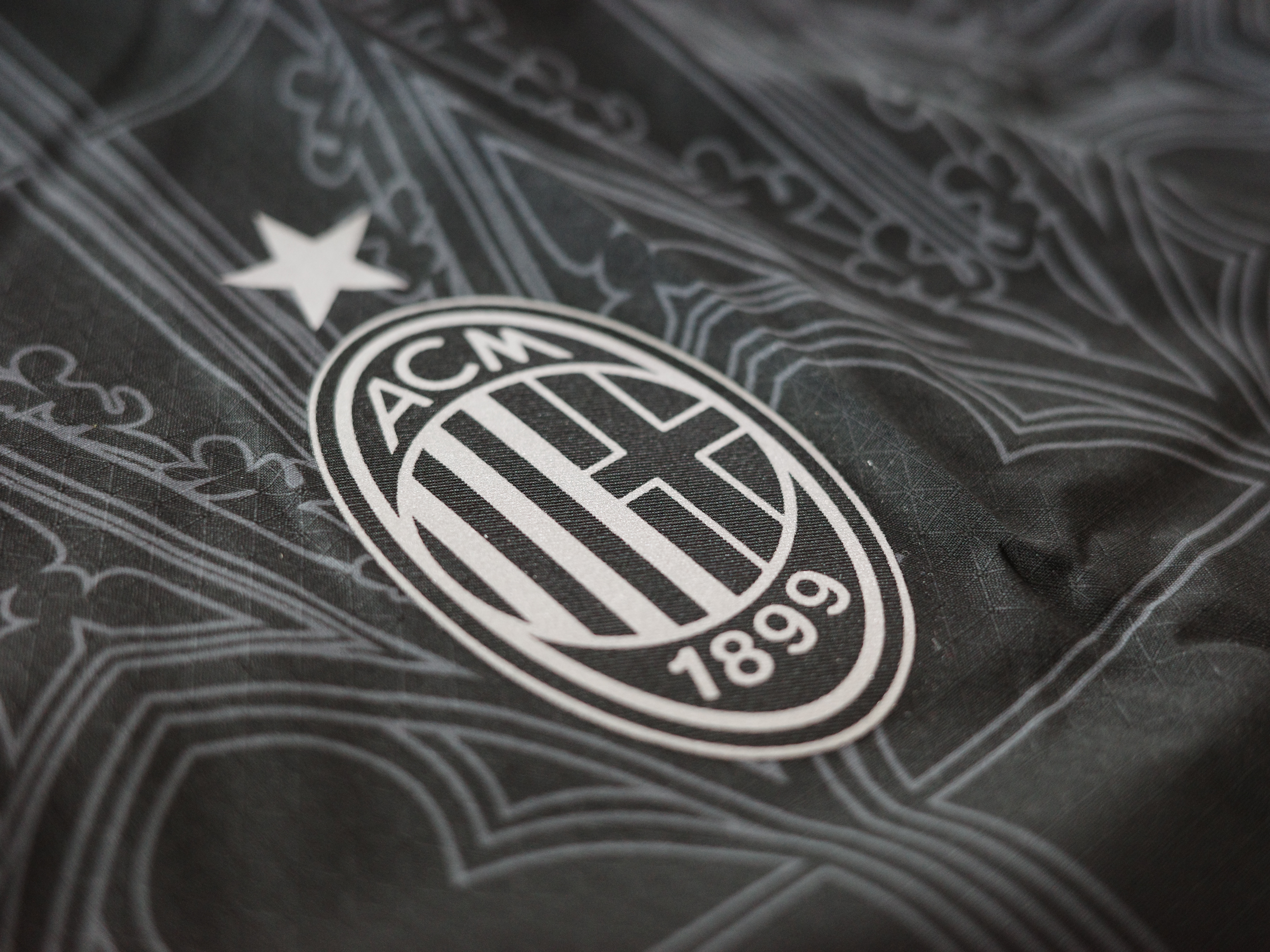 Puma x Pleasures AC Milan  2023/24 4th Jersey Authentic Puma Black Asphalt (Non Marking Ver.) 착용 스타일 - 7