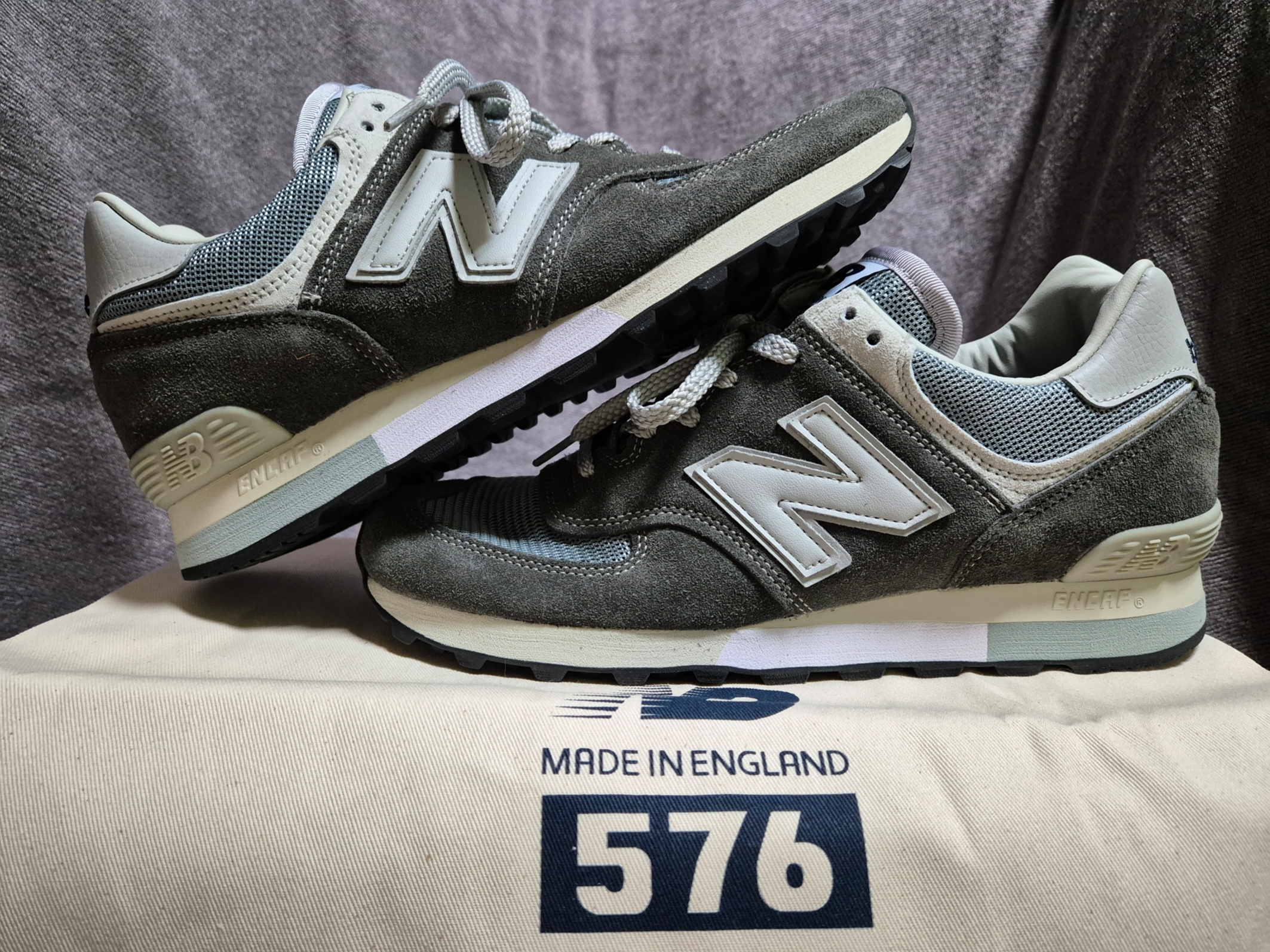 New Balance 576 Made in UK Grey, New Balance 1300 Made in USA Steel Blue - D Standard 착용 스타일 - 1