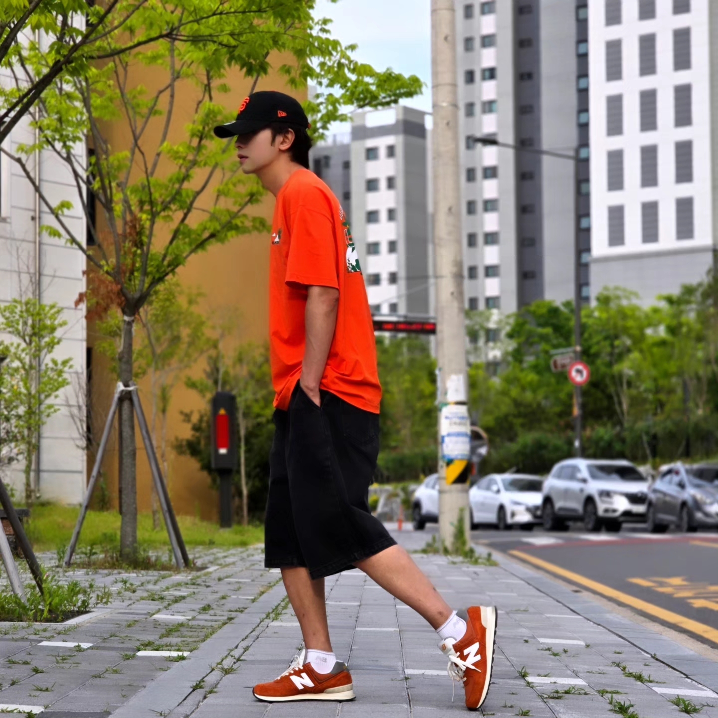 New Balance 574 Heritage Orange Burst White 착용 스타일 - 1