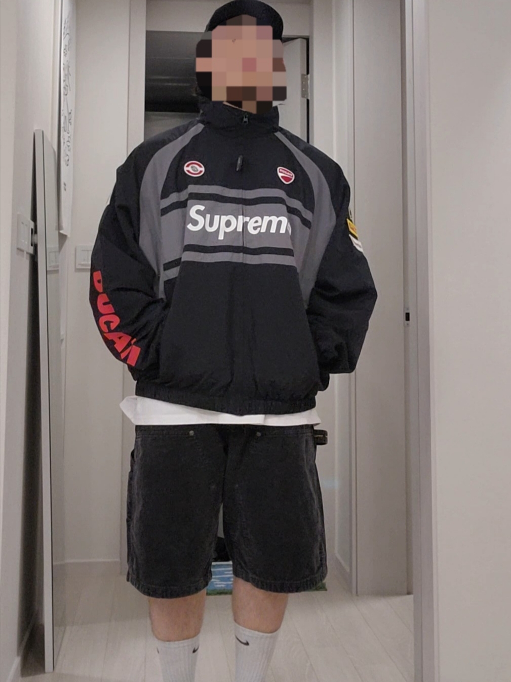 Supreme x Ducati Track Jacket Black - 24SS, Supreme Washed Corduroy Double Knee Painter Short Black - 24SS 착용 스타일 - 3