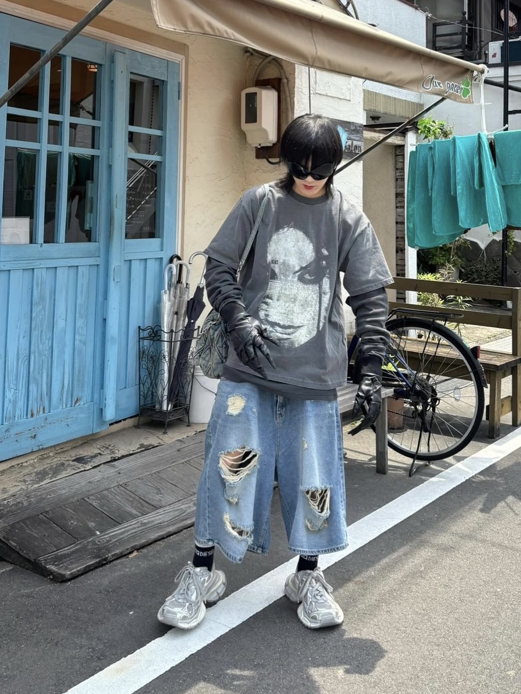 Basketcase Evanescence Tee Washed Black 착용 스타일 - 4