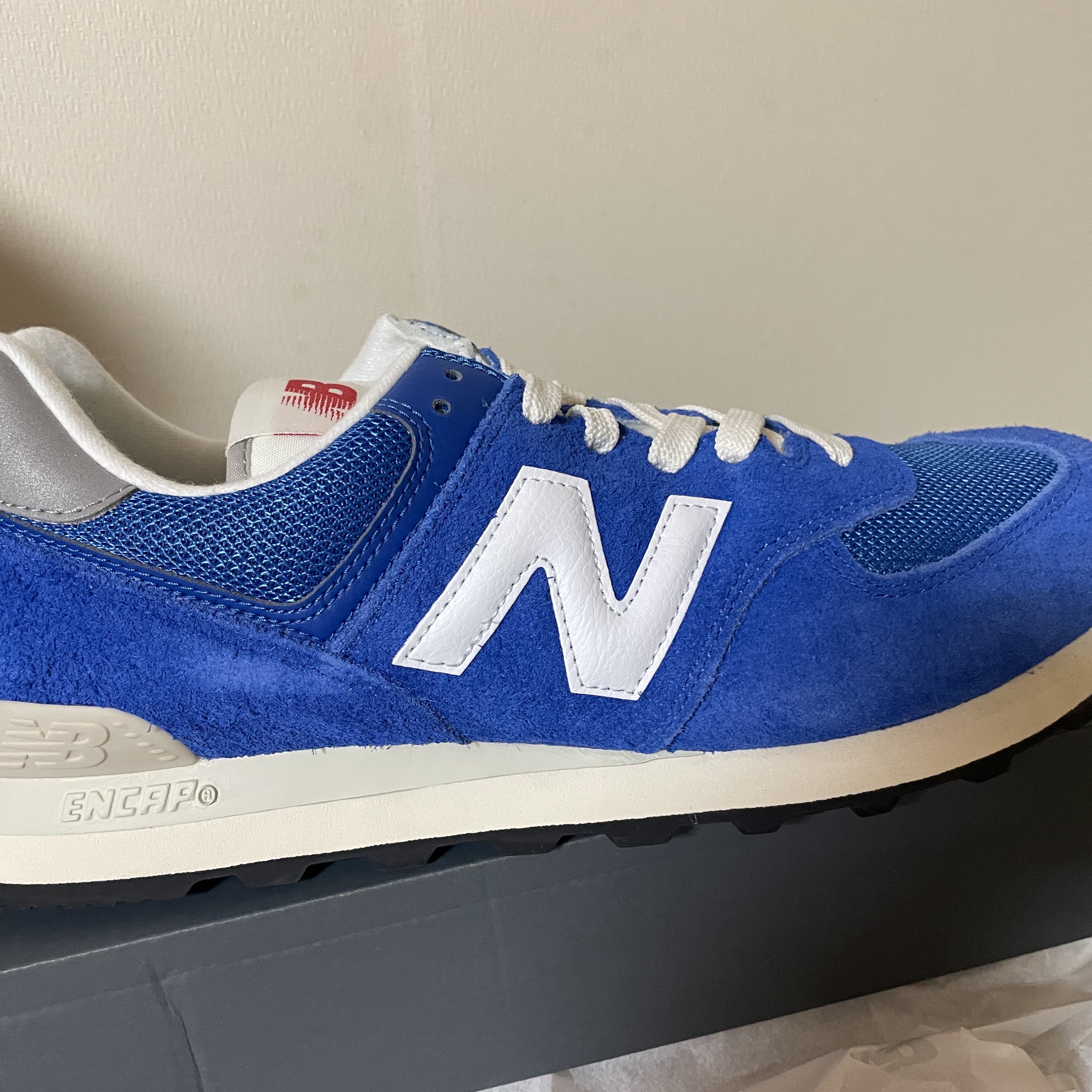 New Balance 574 Heritage Blue White 착용 스타일