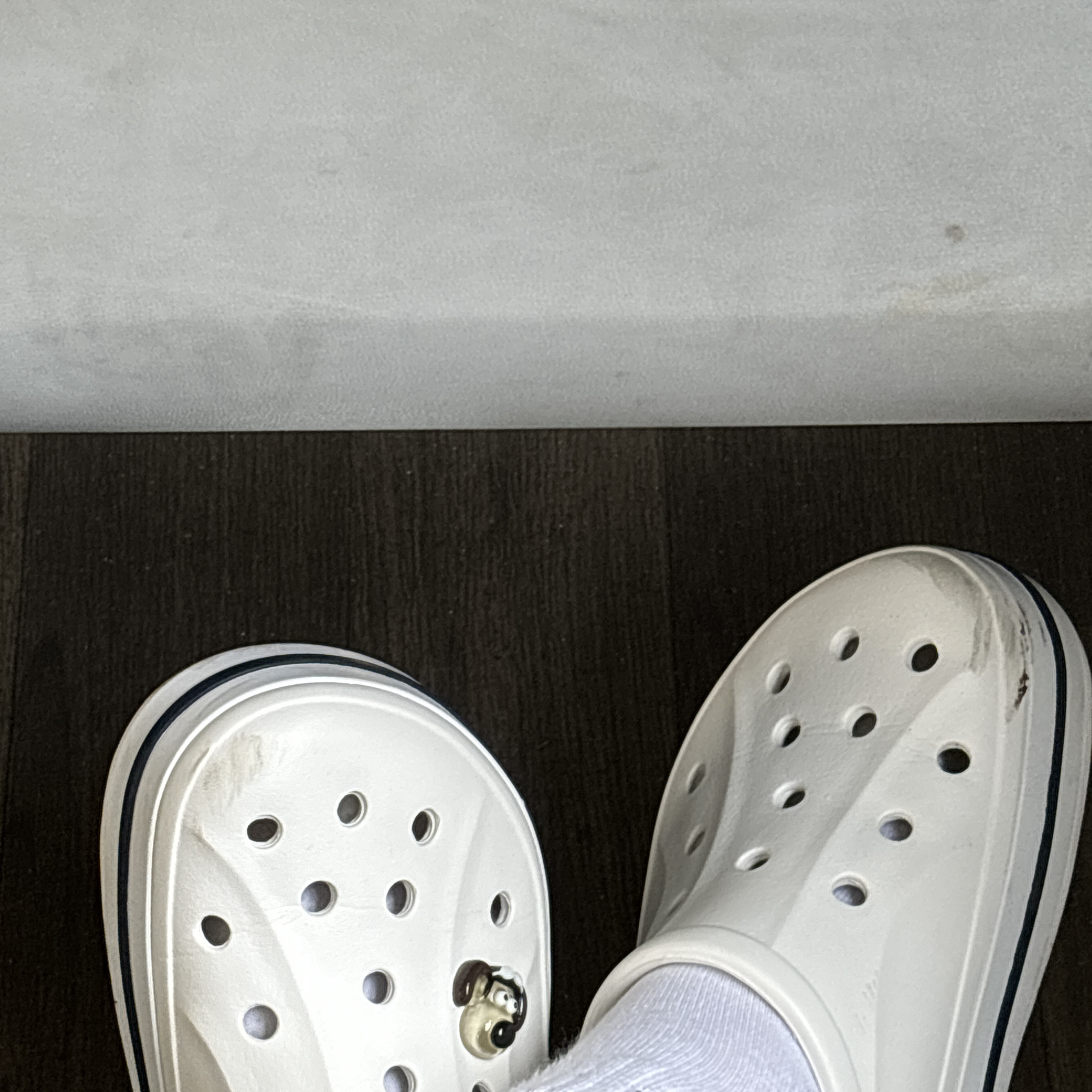 Crocs Bayaband Clog White Navy 착용 스타일
