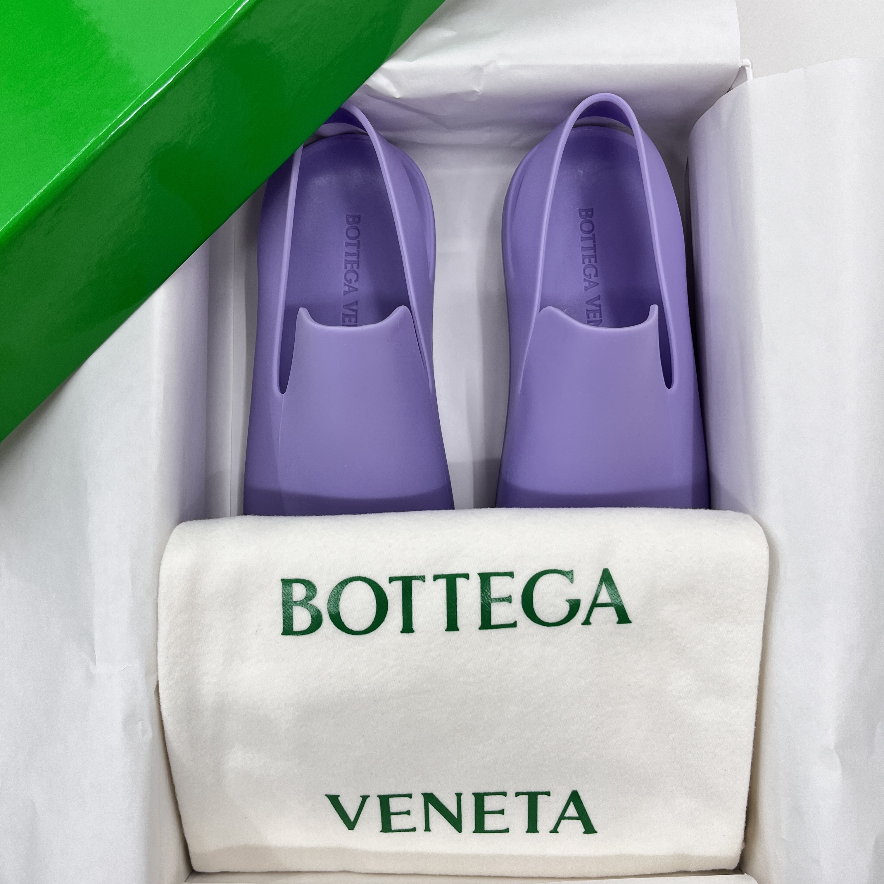 (W) Bottega Veneta Puddle Sandals Wisteria 착용 스타일 - 7