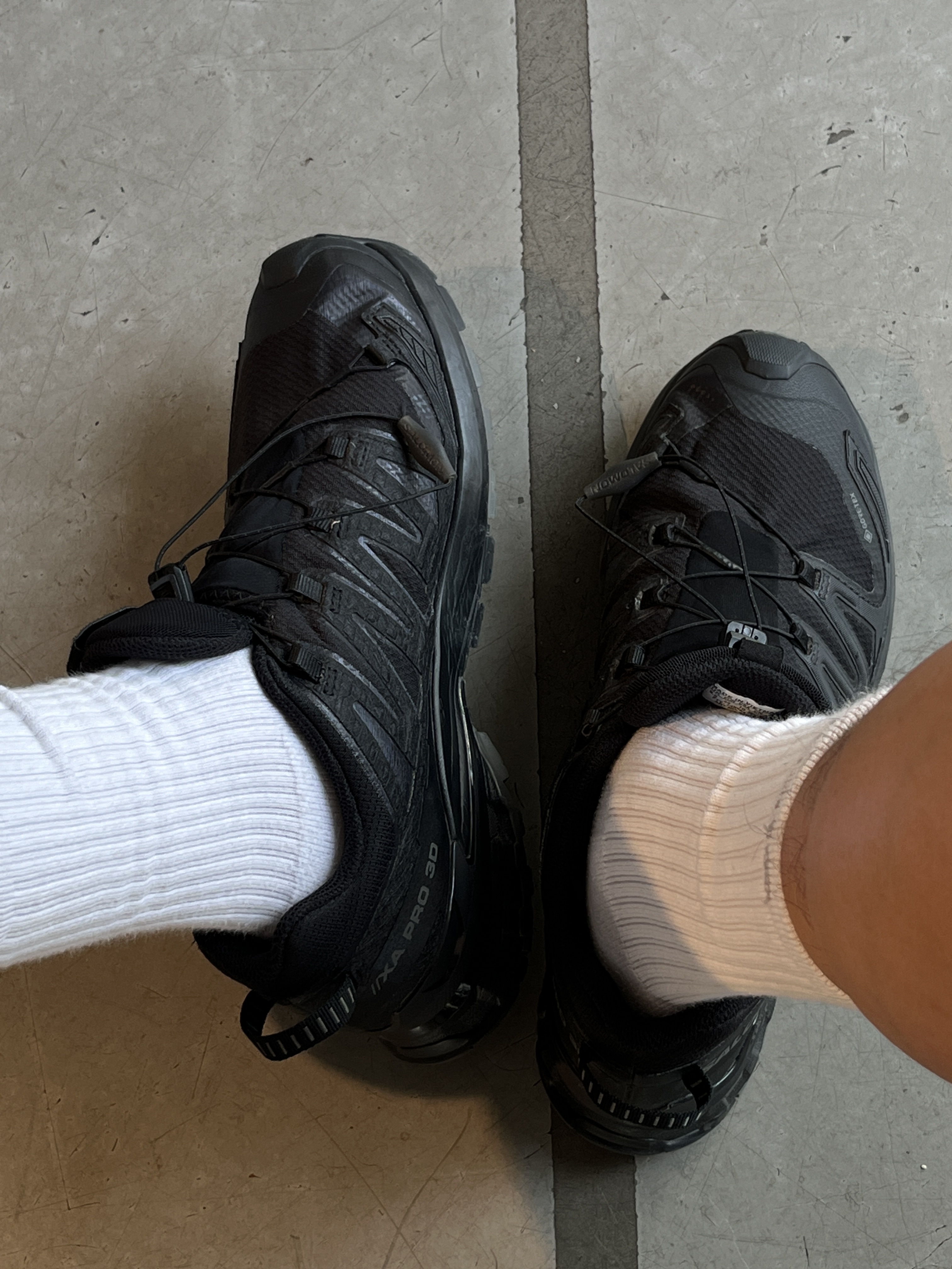 Salomon XA Pro 3D V9 Gore-Tex Wide Black Phantom 착용 스타일