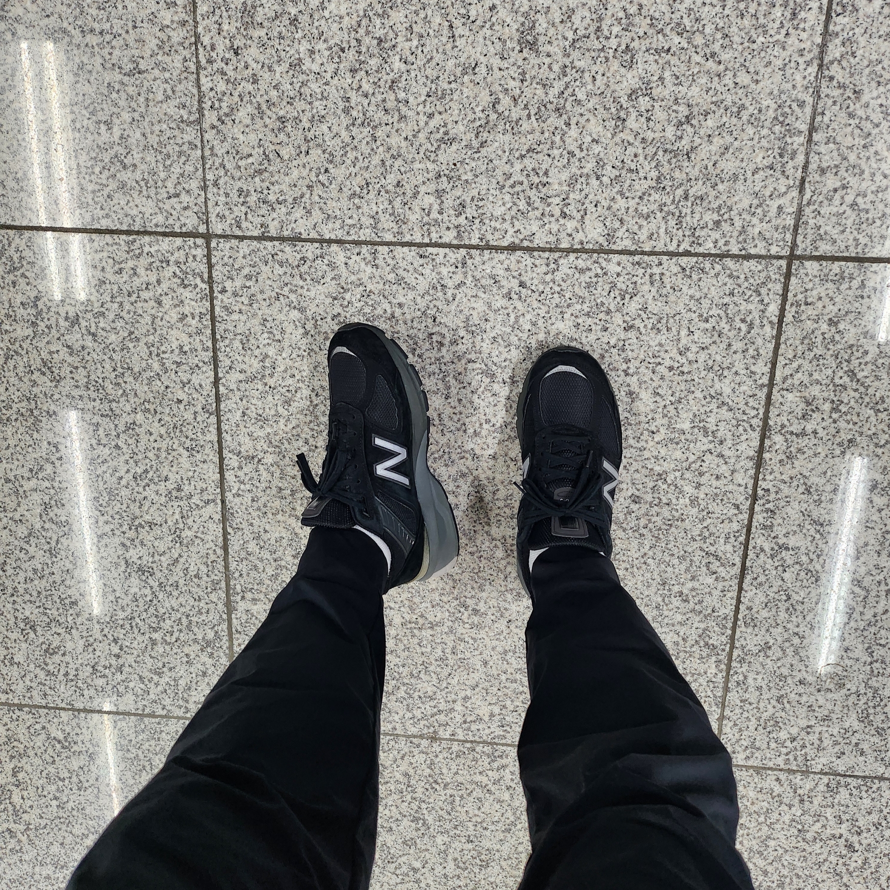 New Balance 990v5 Made in USA Black - D Standard 착용 스타일