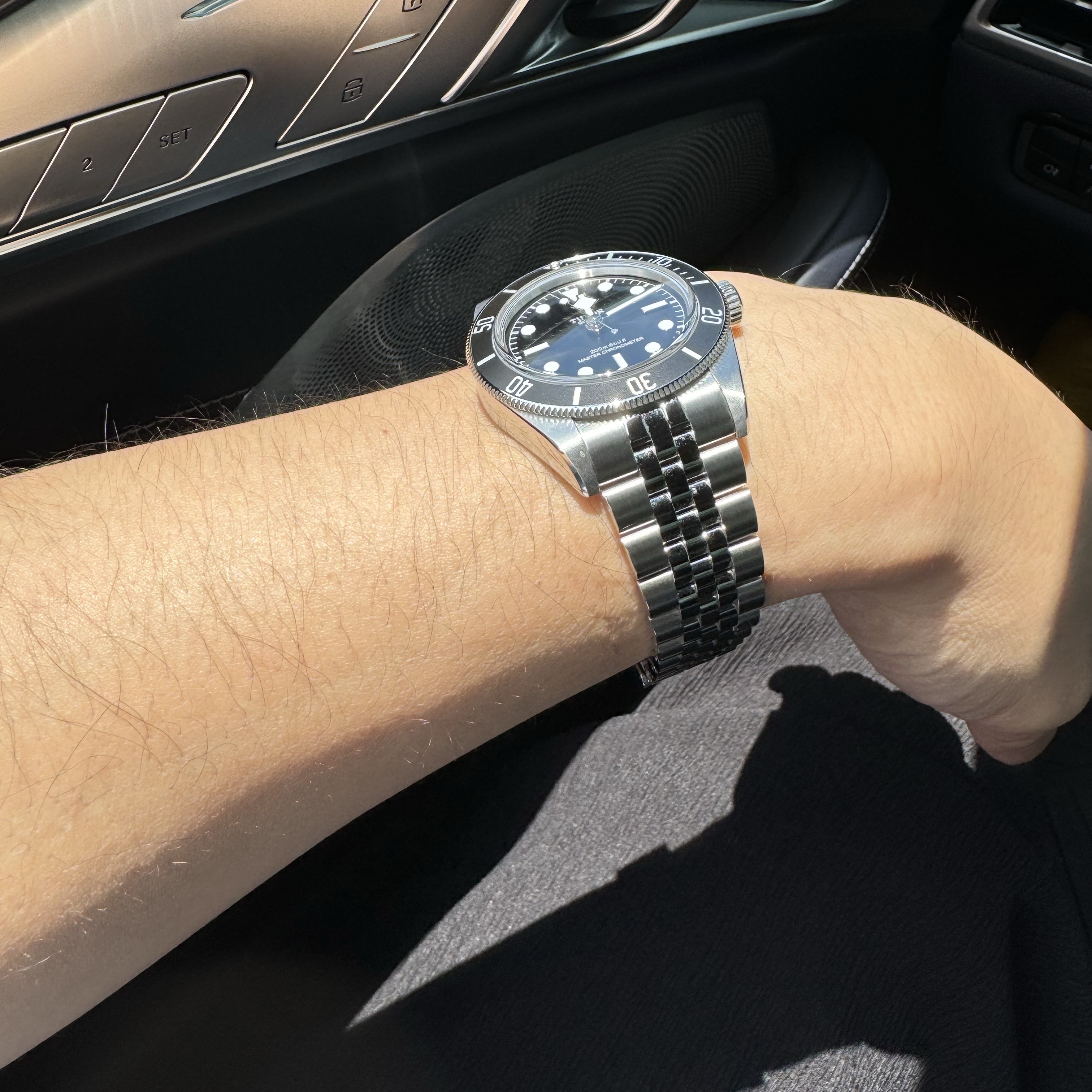 Tudor Black Bay Steel Bracelet Black 착용 스타일 - 3