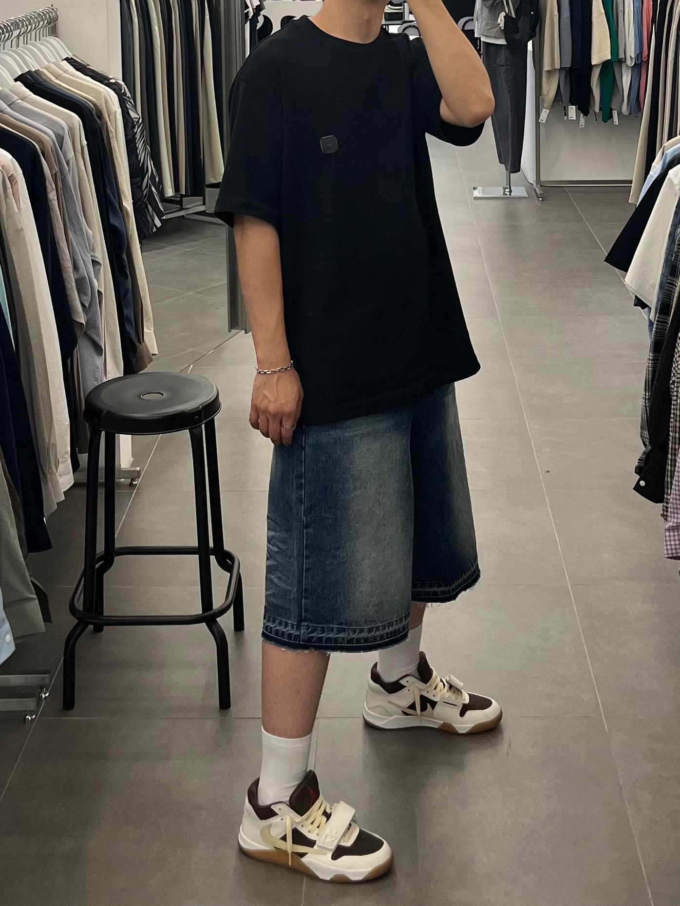 Jordan x Travis Scott Jumpman Jack TR Sail and Dark Mocha 착용 스타일 - 1