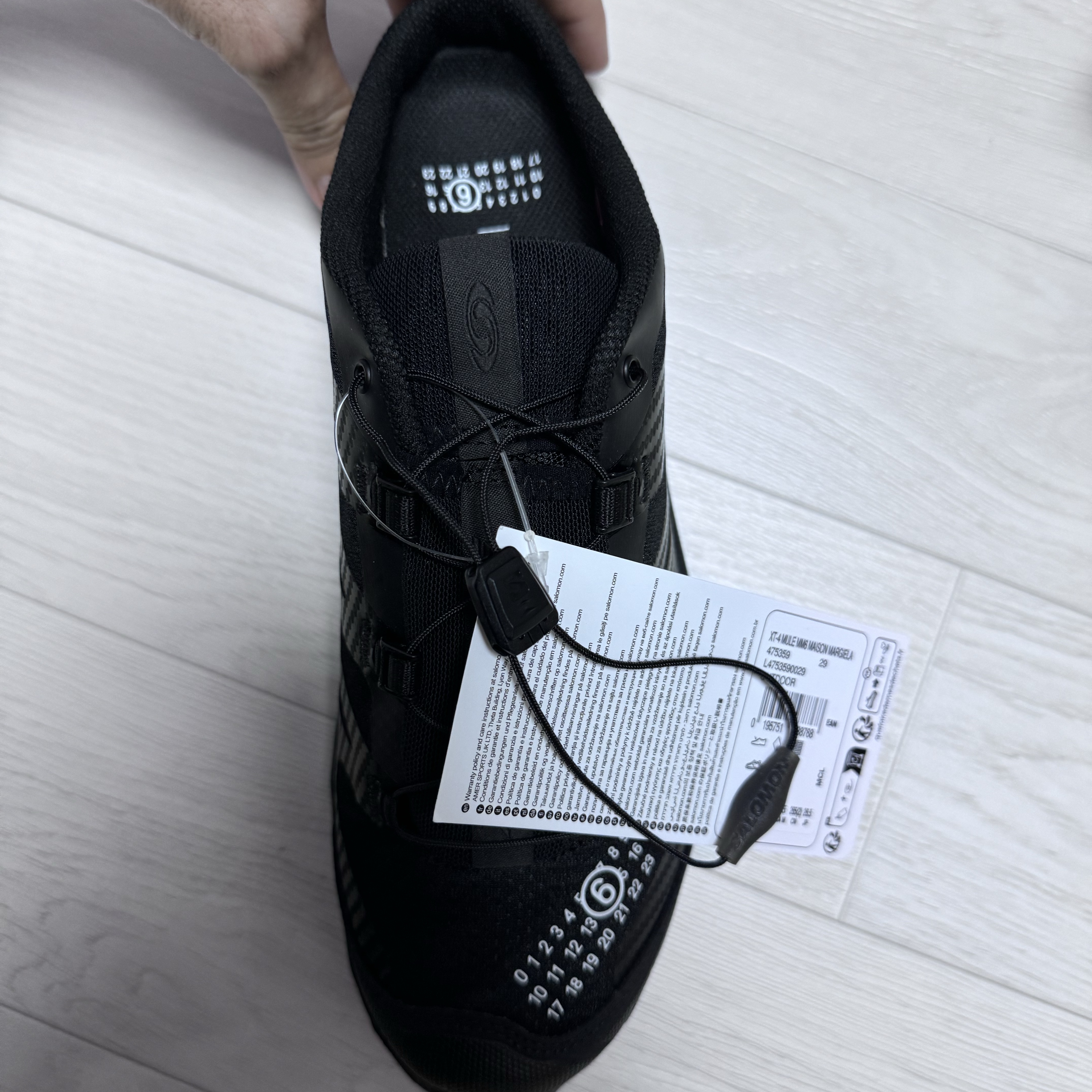 Salomon x MM6 Maison Margiela XT-4 Mule Black 착용 스타일 - 6
