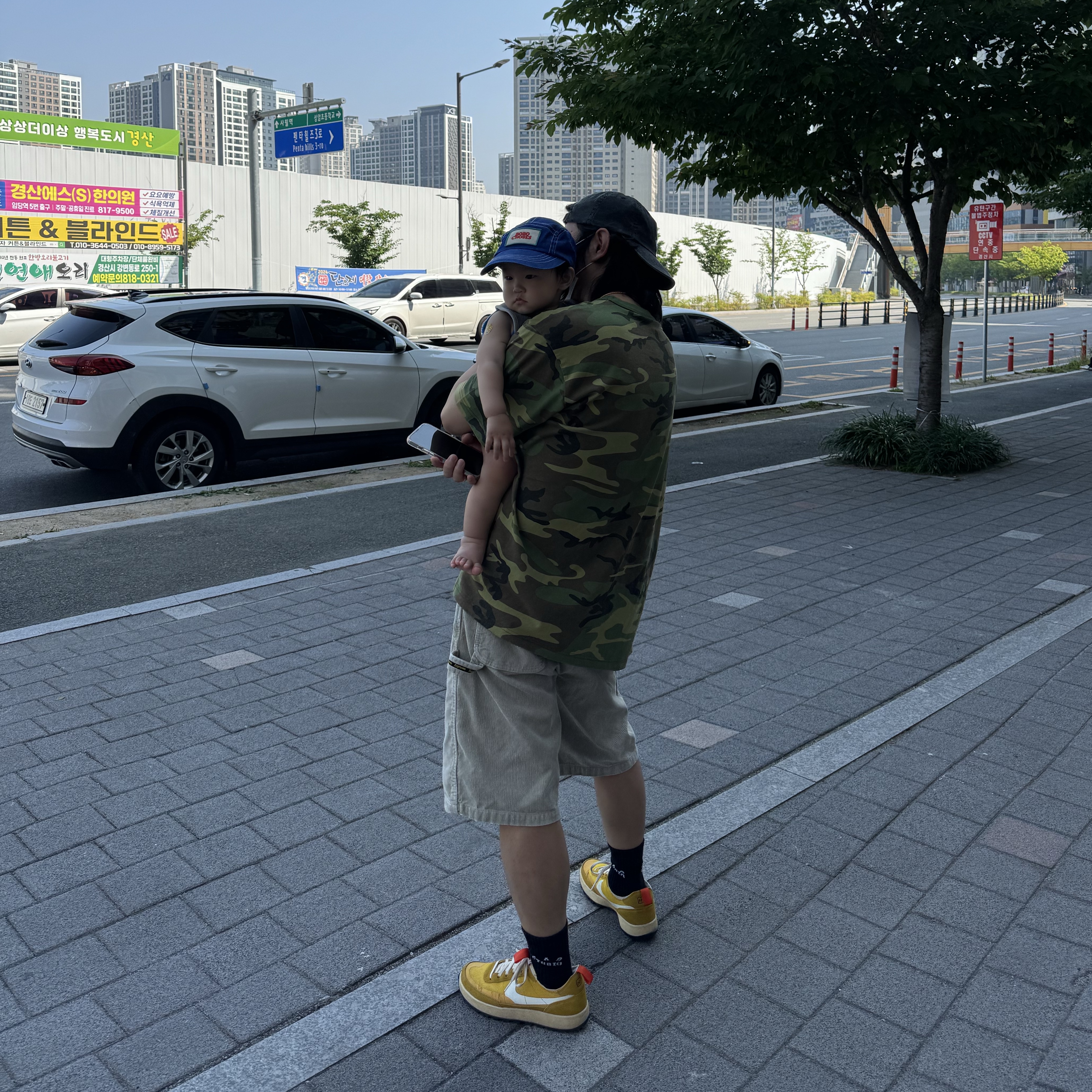 Supreme Pigment Print S Logo 6-Panel Black - 23FW, Stussy Stock Camo T-Shirt Camo White 착용 스타일