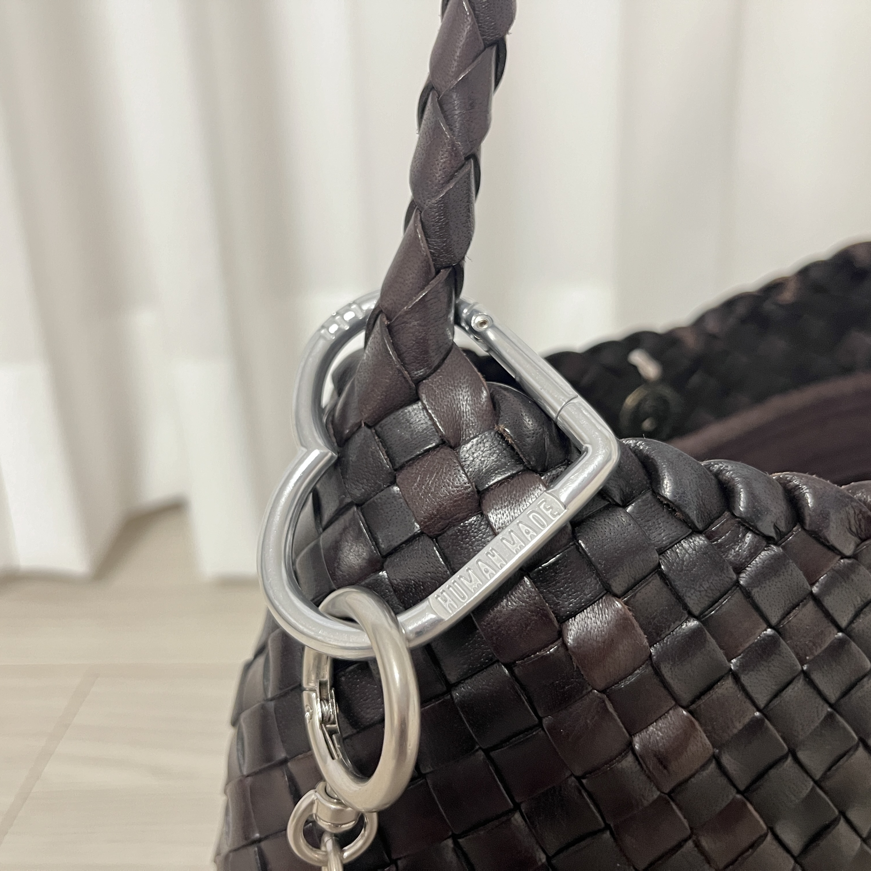 Human Made Heart Carabiner Silver, Dragon Diffusion Rosanna Dark Brown 착용 스타일 - 2