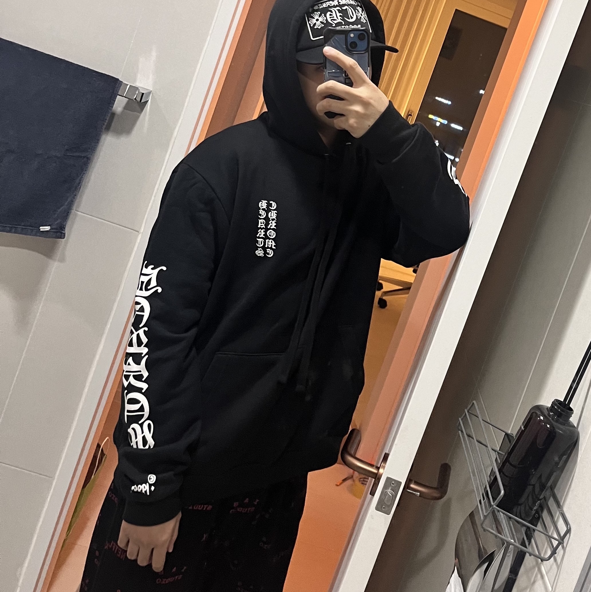 Chrome Hearts 1988 Hoodie Black, Chrome Hearts Fuck Hollywood Trucker Hat Black 착용 스타일