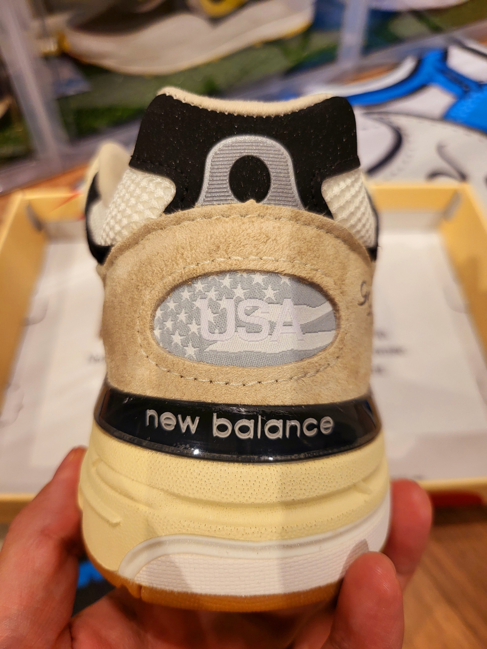 New Balance 993 Made in USA Sea Salt Black 착용 스타일 - 2