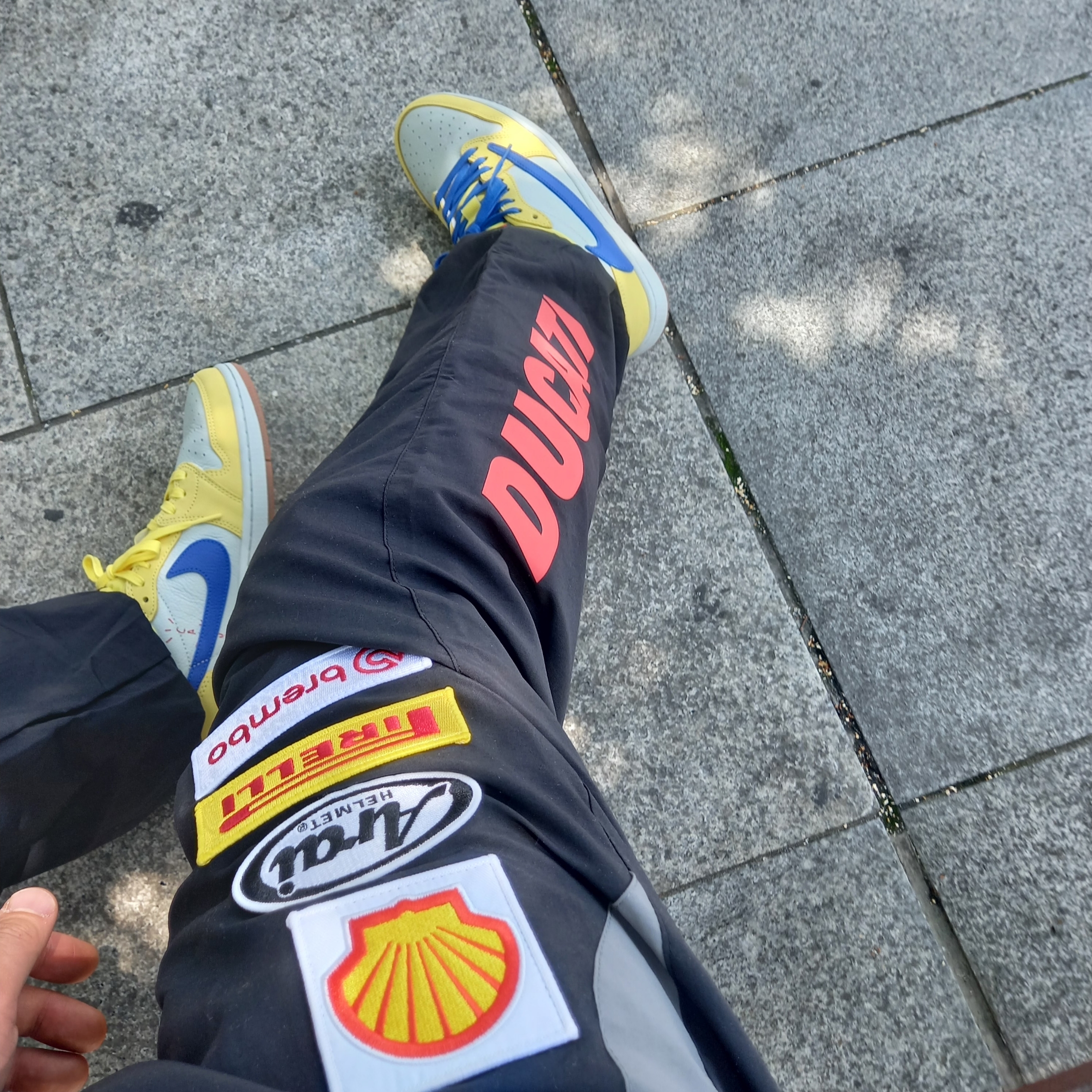 Supreme x Ducati Track Pants Black - 24SS, (W) Jordan 1 x Travis Scott Retro Low OG SP Canary 착용 스타일 - 2
