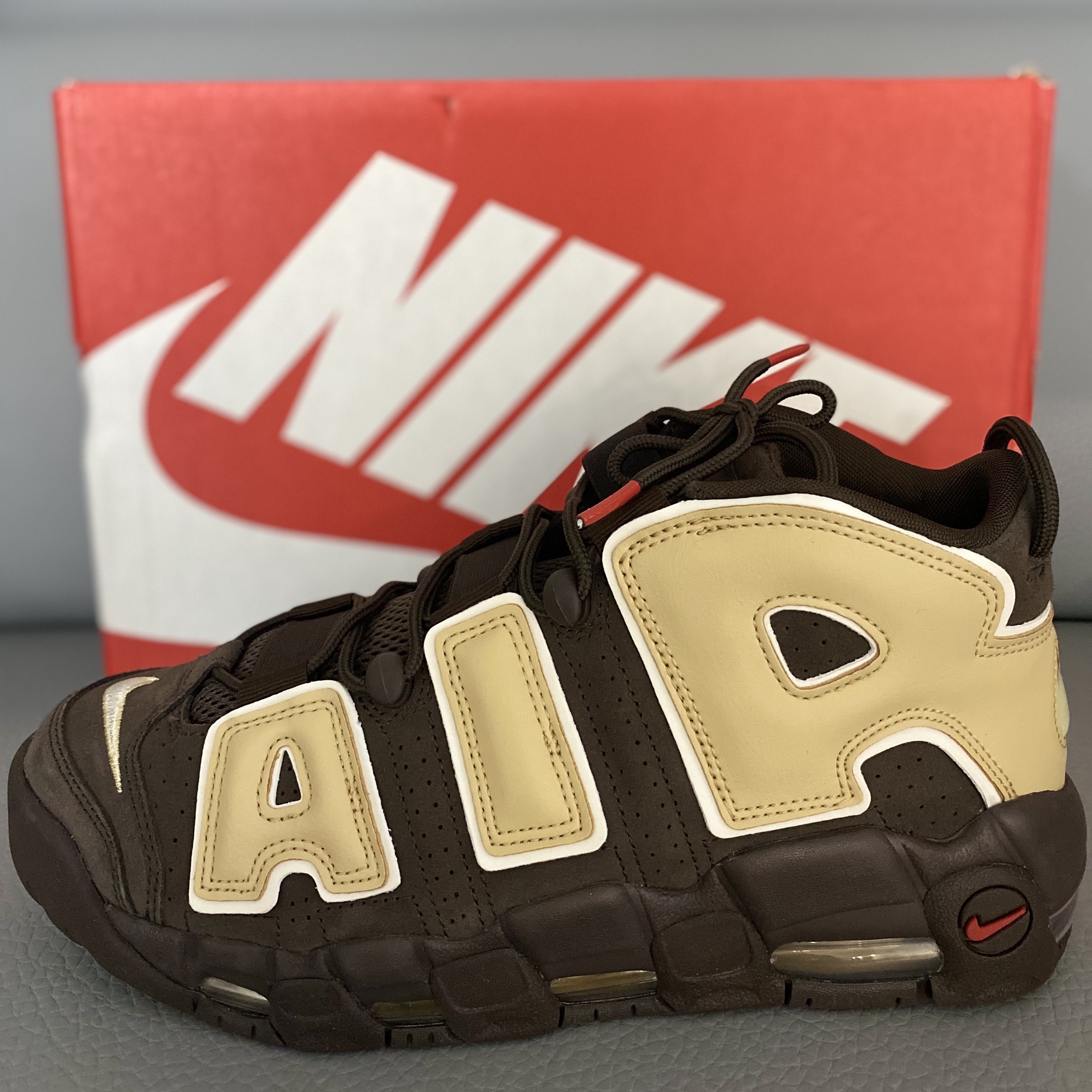 Nike Air More Uptempo 96 Baroque Brown Sesame 착용 스타일
