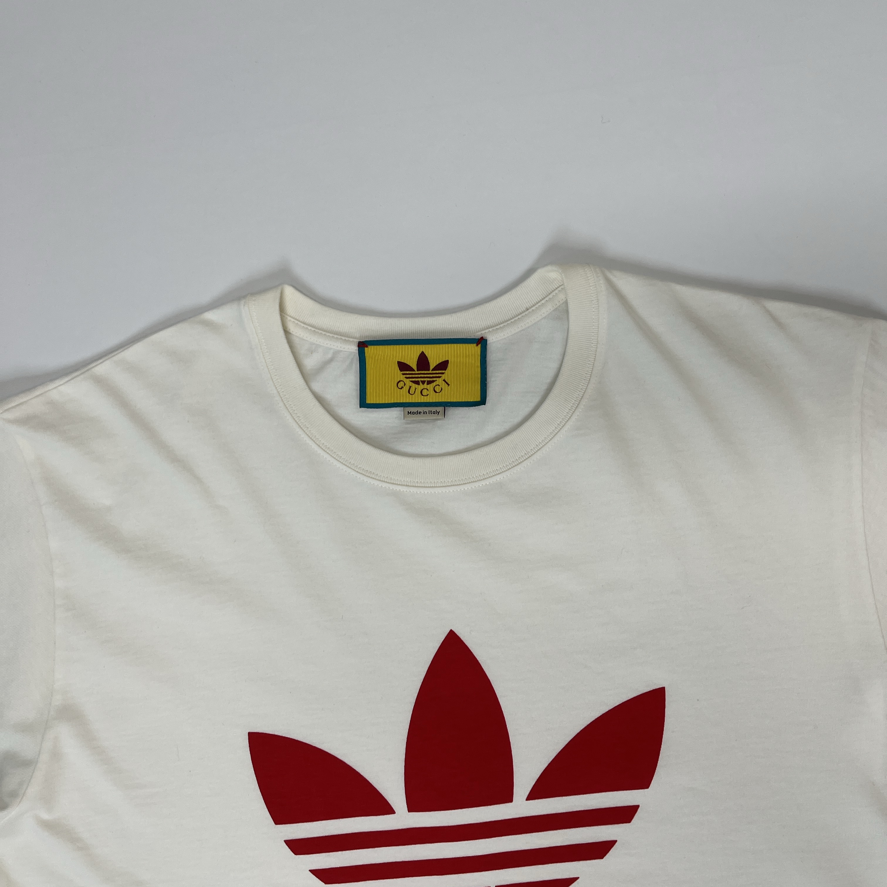 (W) Gucci x Adidas Cotton Jersey T-Shirt White Red 착용 스타일 - 3