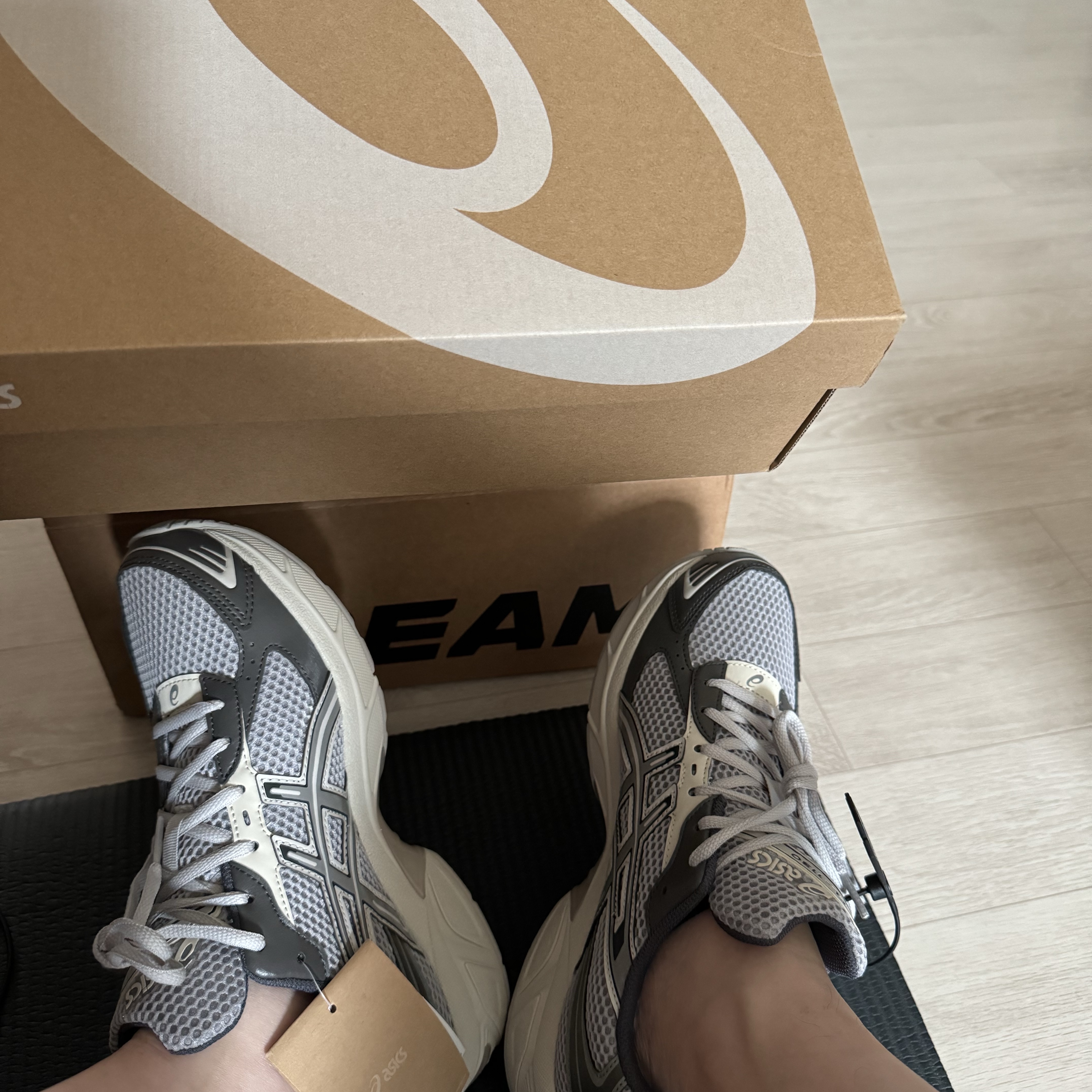Asics Gel-1130 Oyster Grey Clay Grey 착용 스타일 - 1