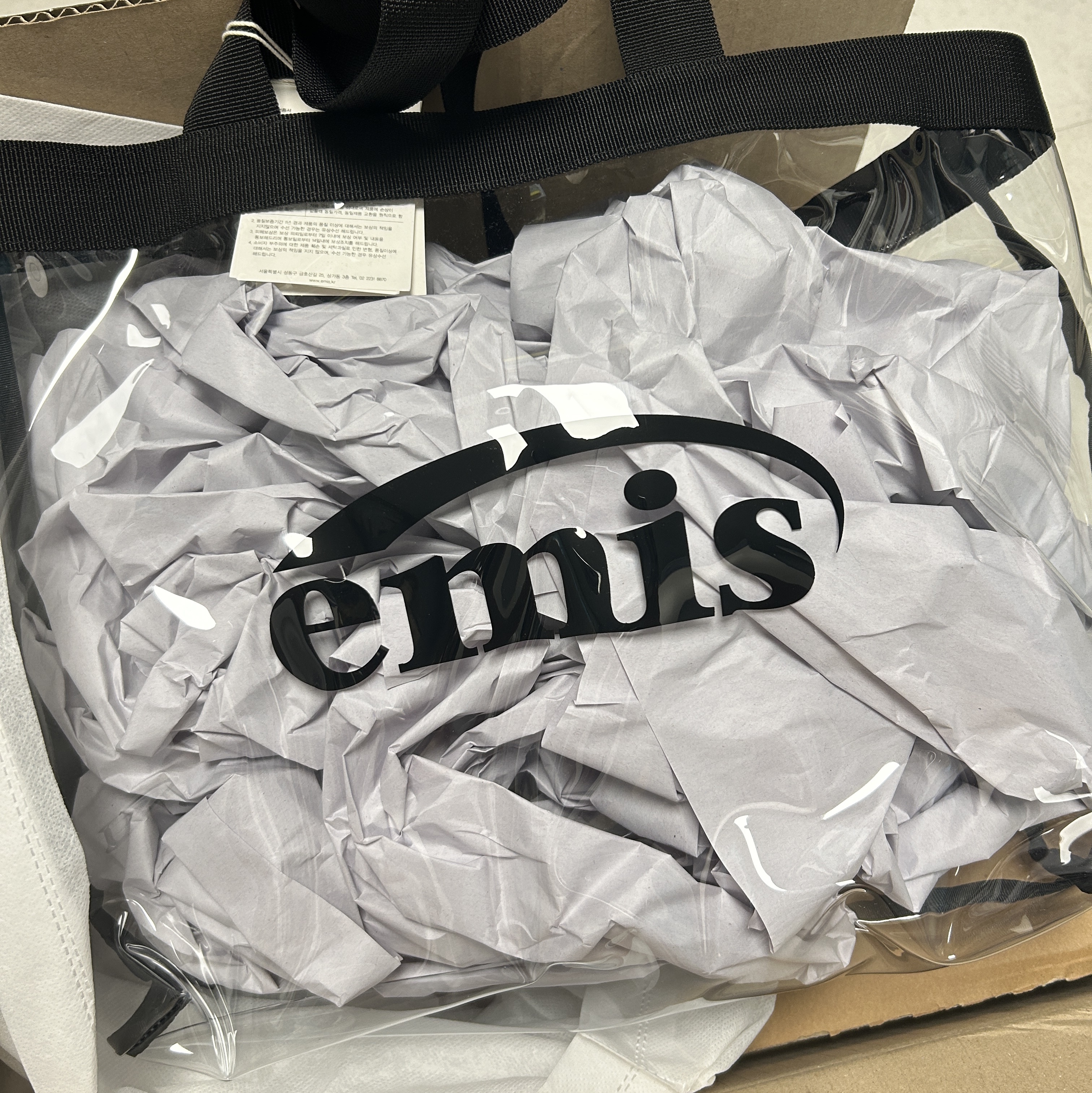 Emis Big Tote Bag Clear 착용 스타일