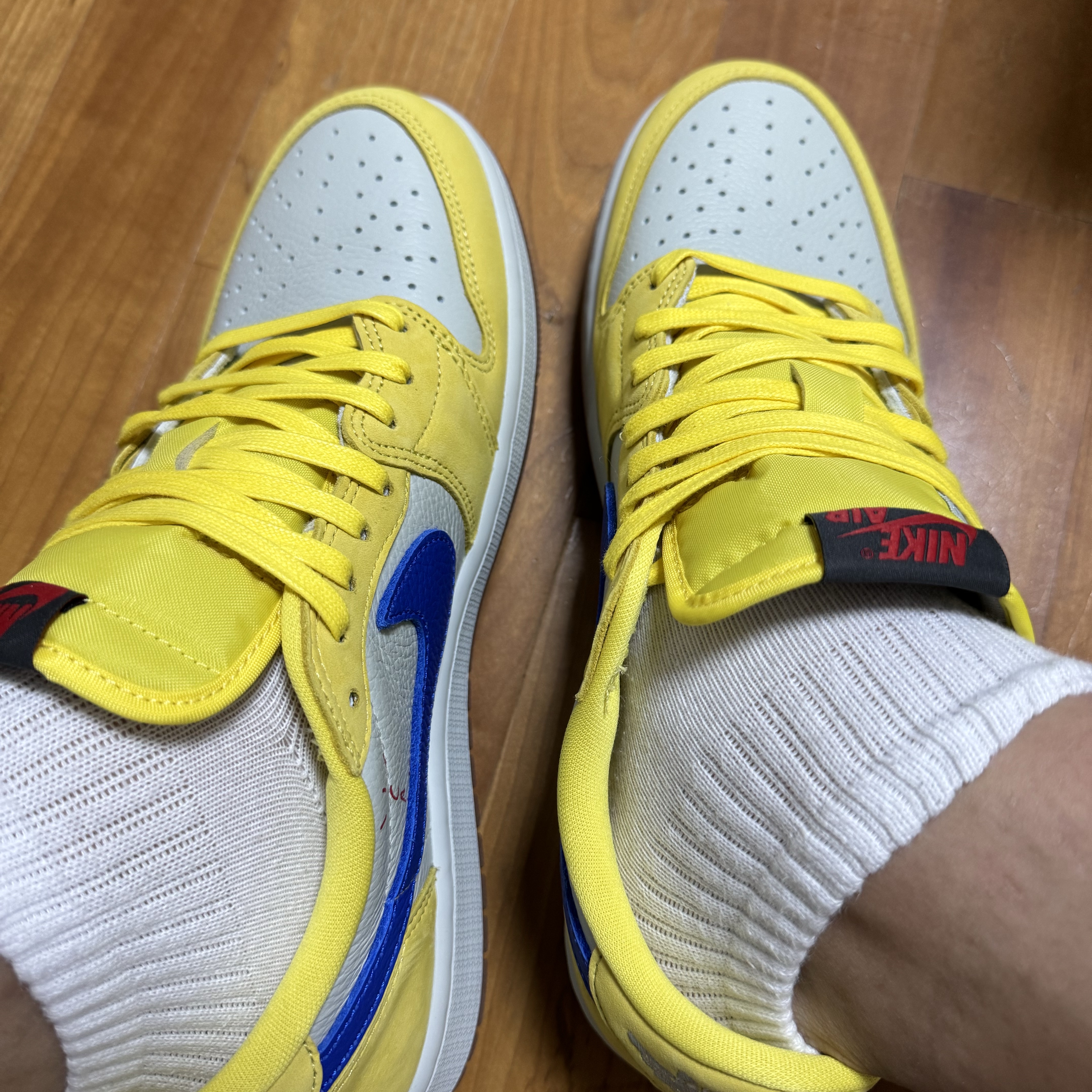 (W) Jordan 1 x Travis Scott Retro Low OG SP Canary 착용 스타일