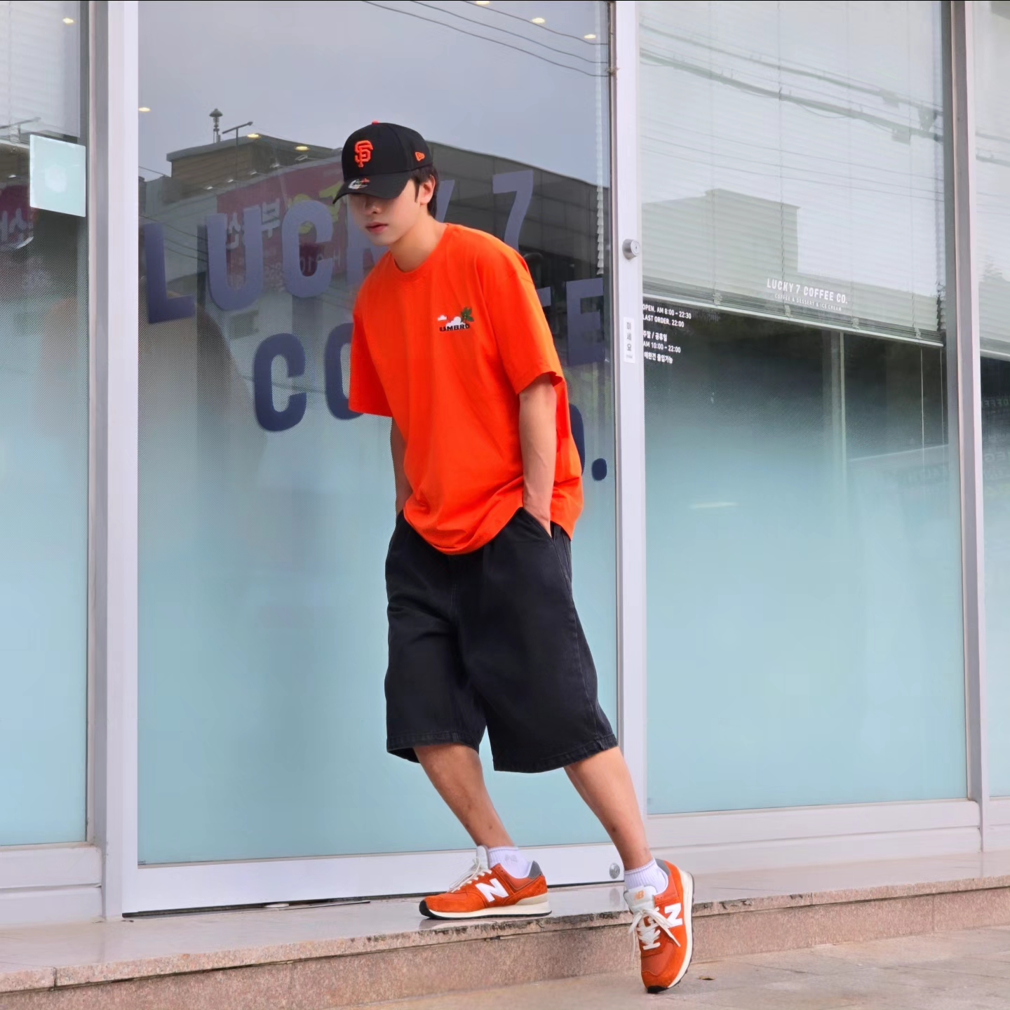 New Balance 574 Heritage Orange Burst White 착용 스타일 - 6