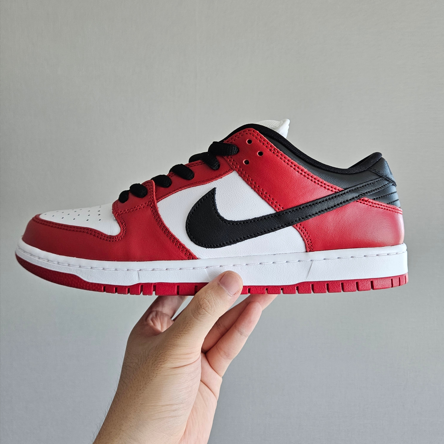 Nike SB Dunk Low Pro Chicago 착용 스타일 - 1