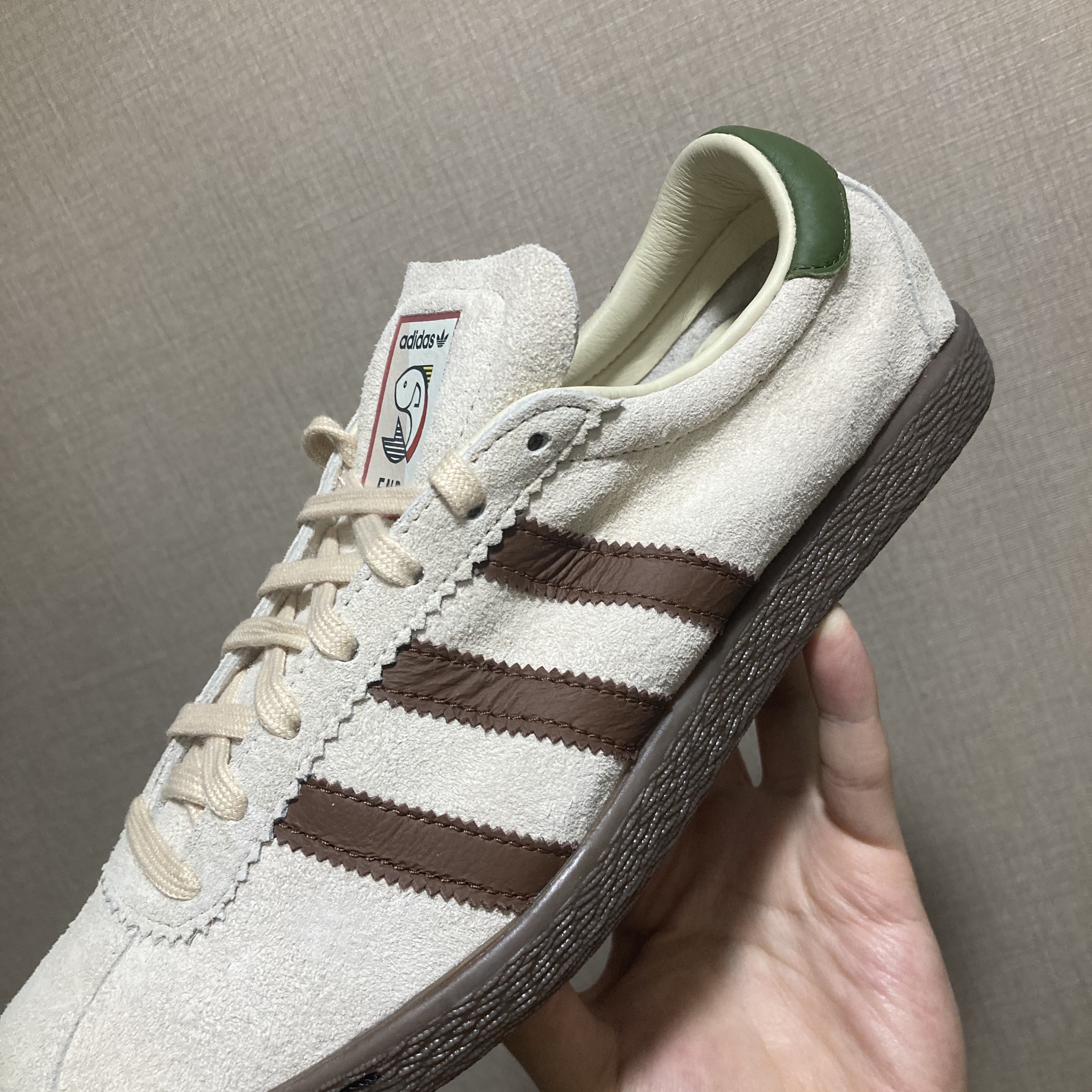 Adidas x END. Tobacco Flyfishing Ecru Tint Gum 착용 스타일