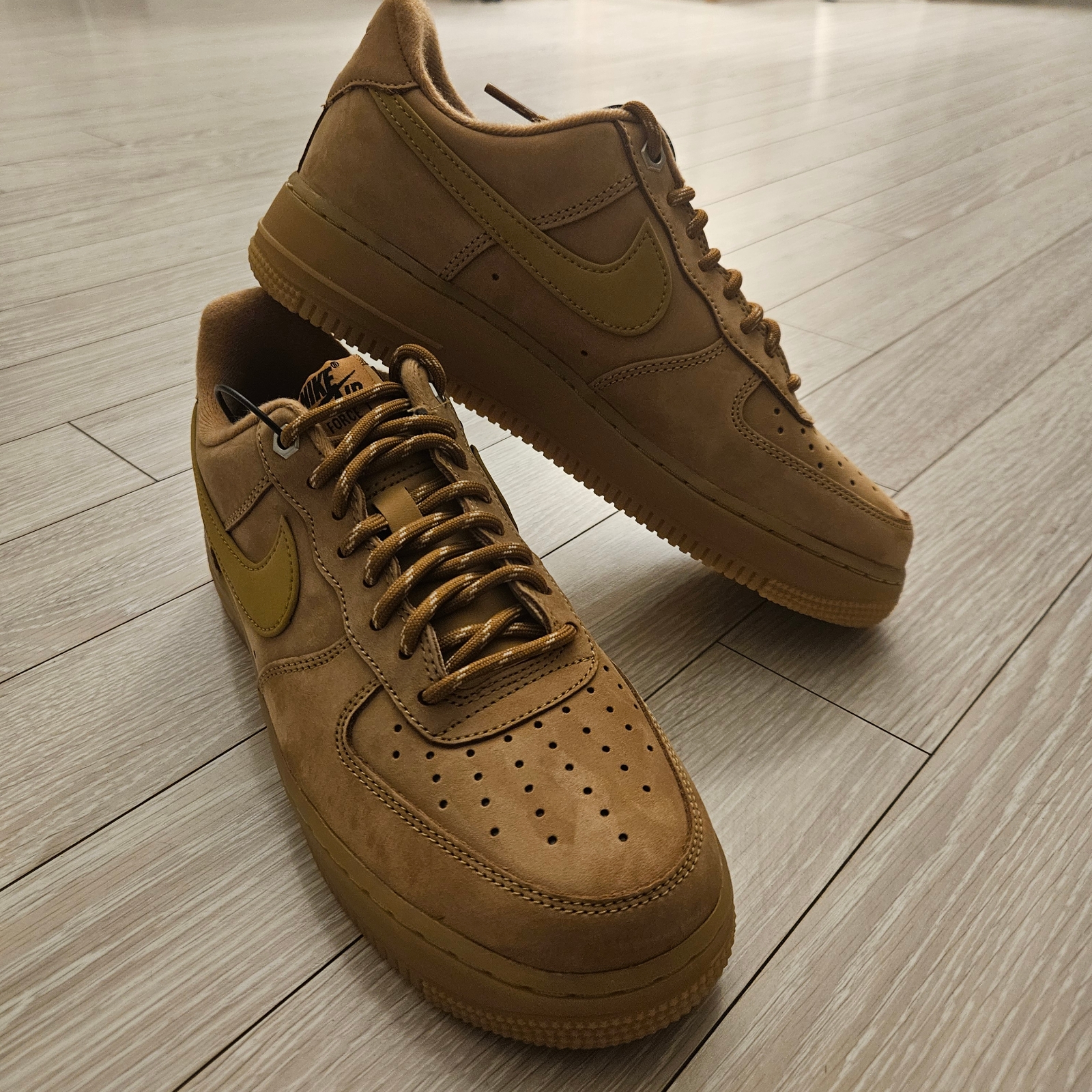 Nike Air Force 1 '07 WB Flax 착용 스타일