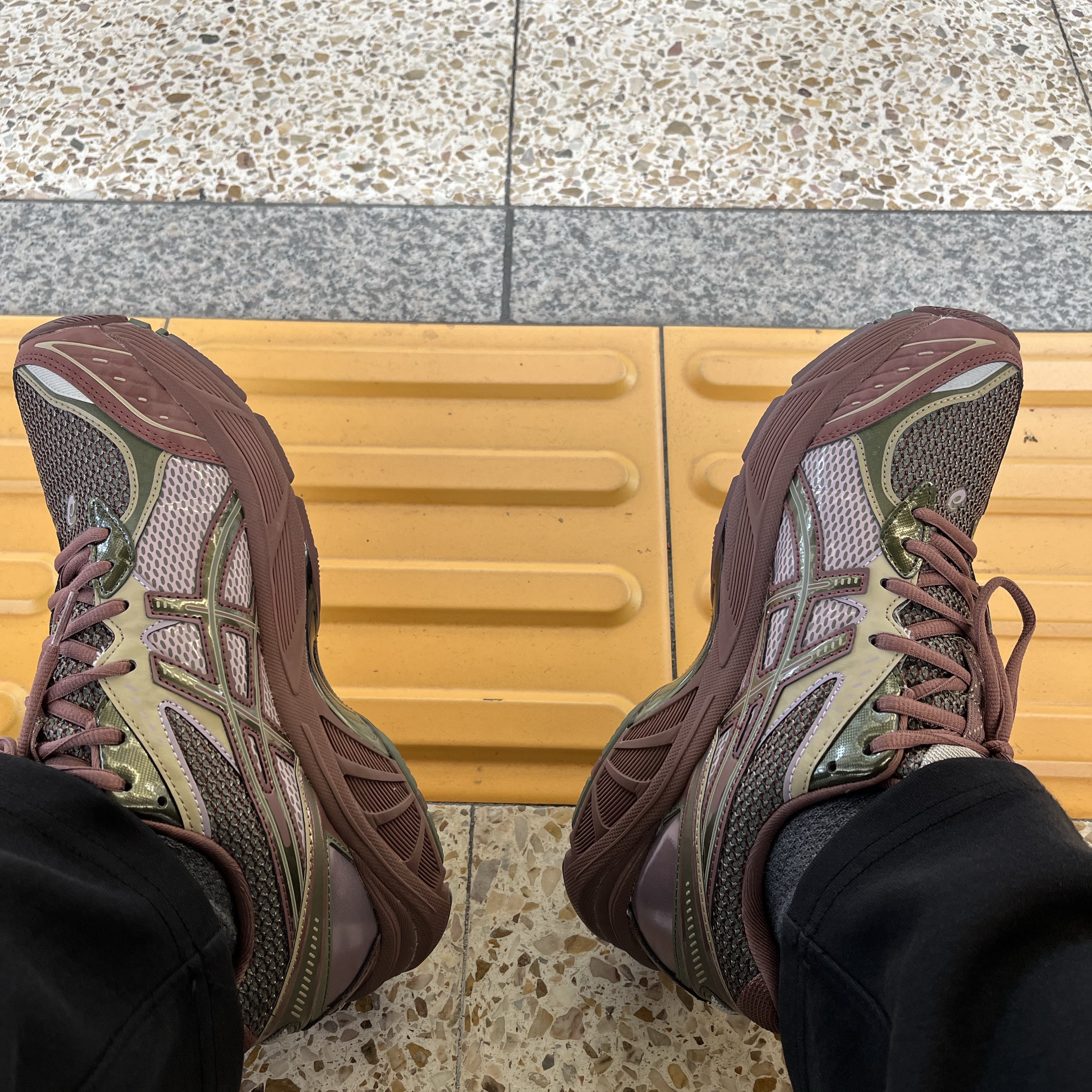 Asics UB6-S GT-2160 Mantle Green Grape 착용 스타일