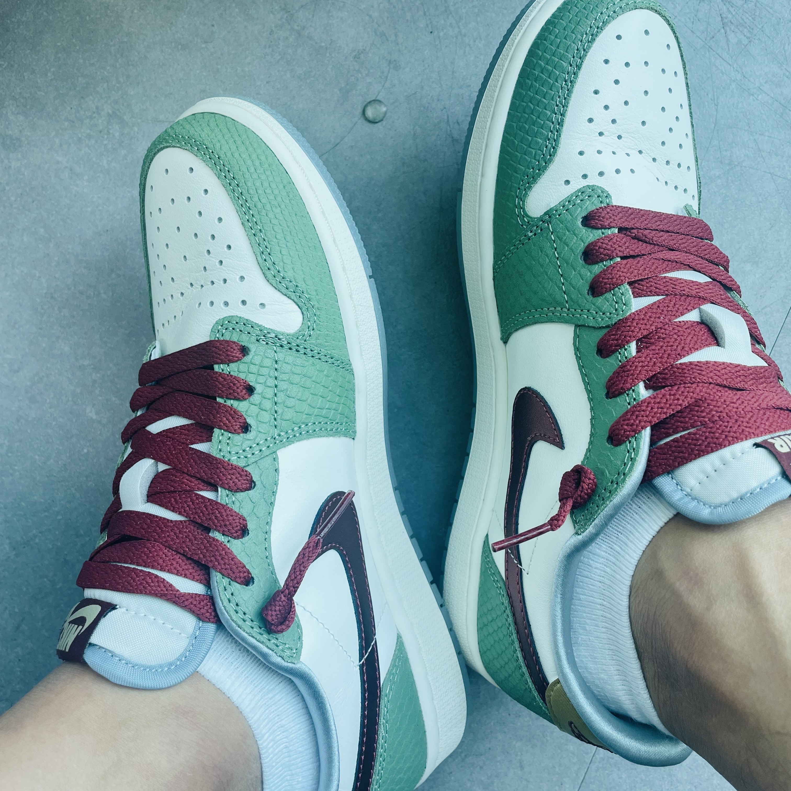 Jordan 1 Retro Low OG Chinese New Year 착용 스타일