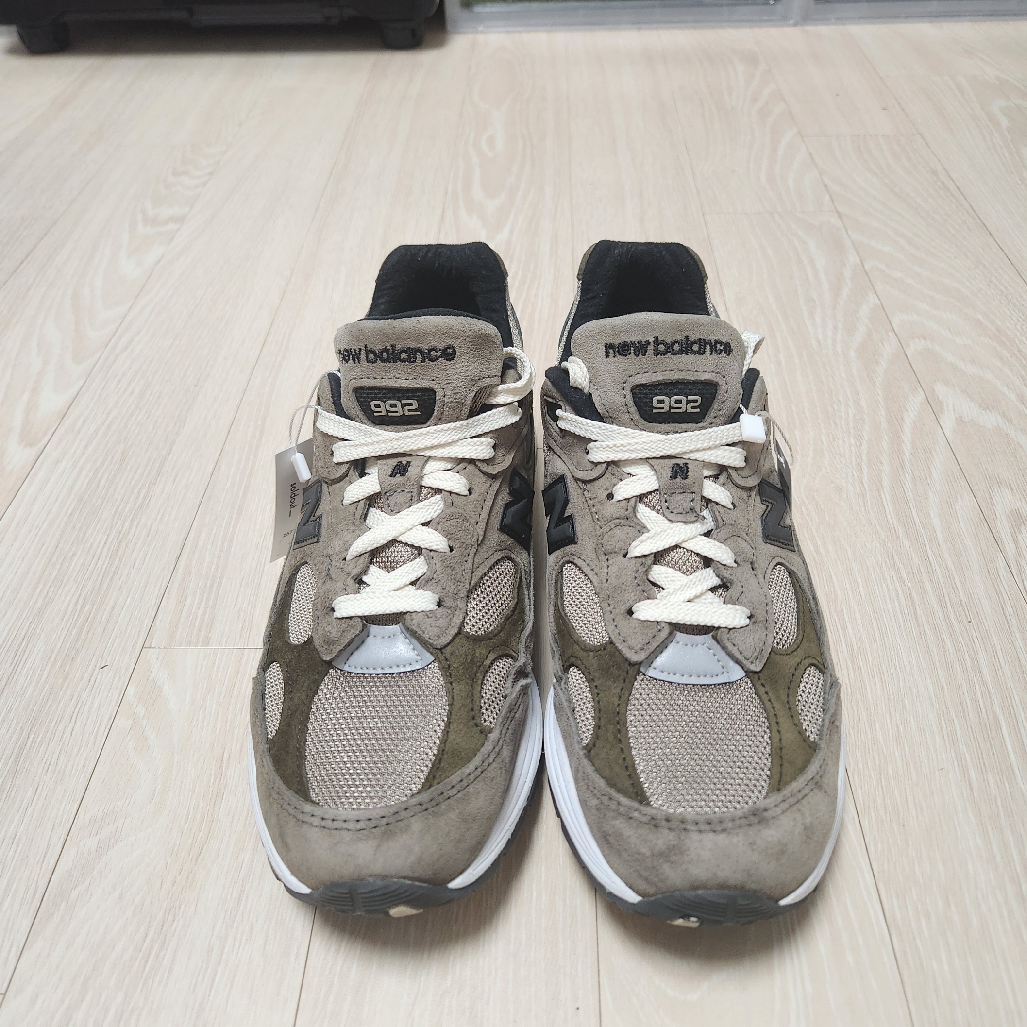 New Balance x JJJJound 992 Made in USA Grey 착용 스타일 - 2