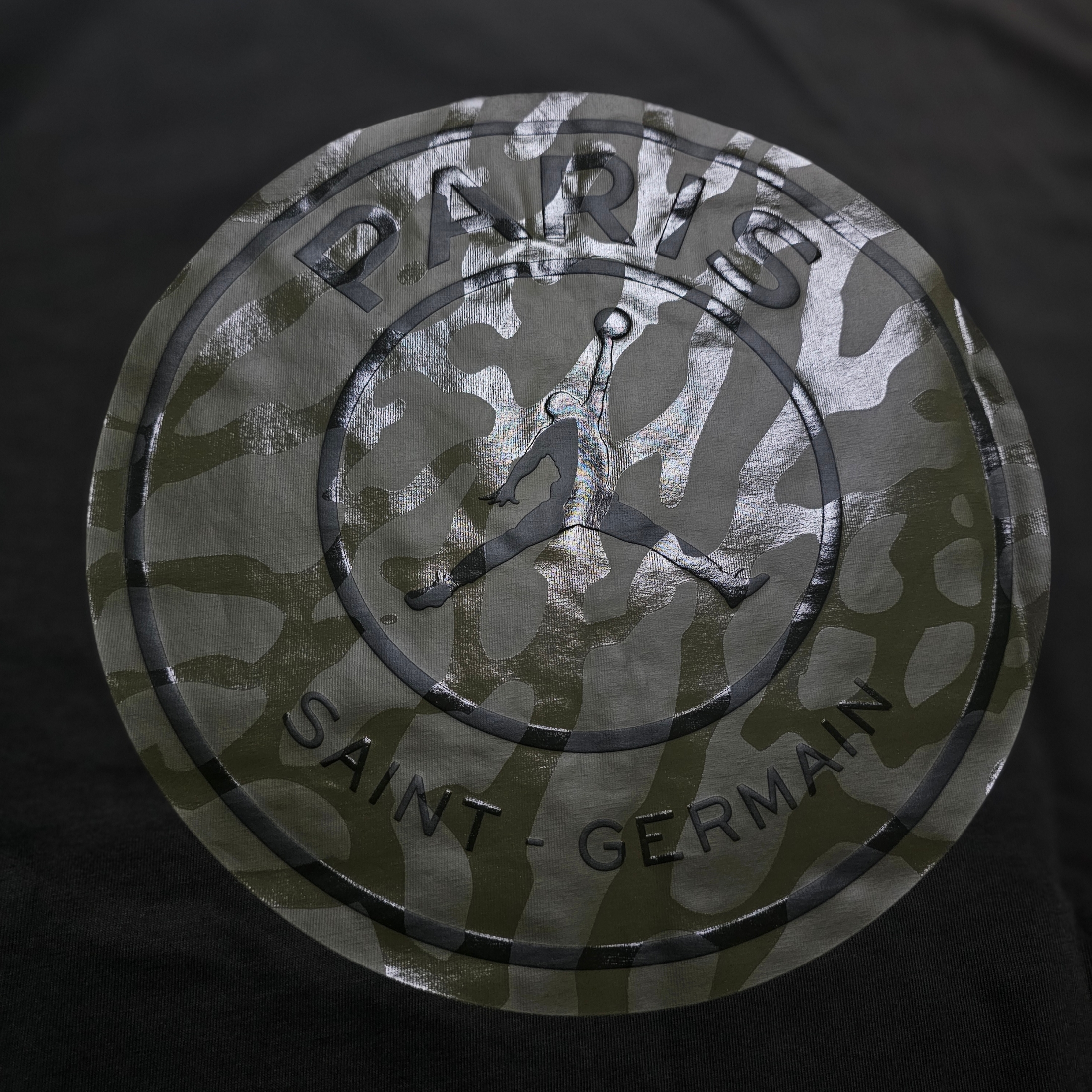 Jordan x Paris Saint-Germain T-Shirt Sequoia Saturn Gold - Asia 착용 스타일 - 6
