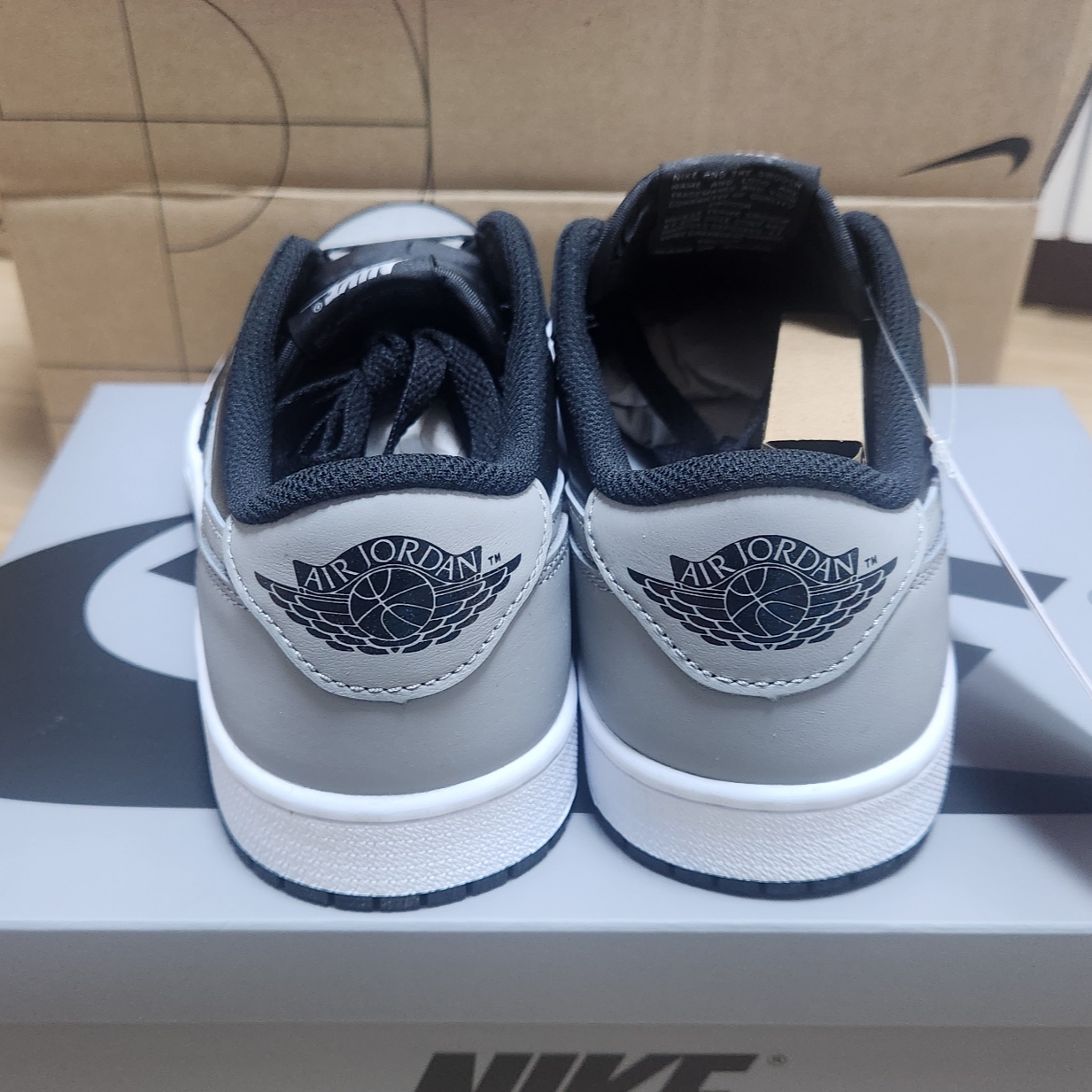 Jordan 1 Retro Low OG Shadow 착용 스타일 - 3