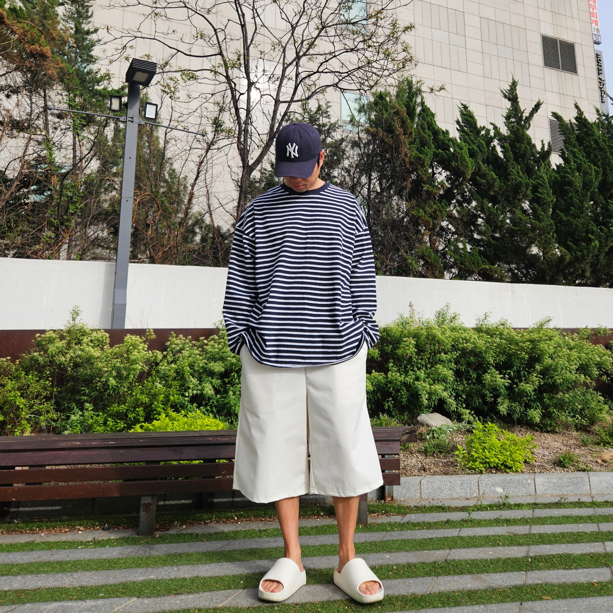 Nike Calm Slide Sail 착용 스타일