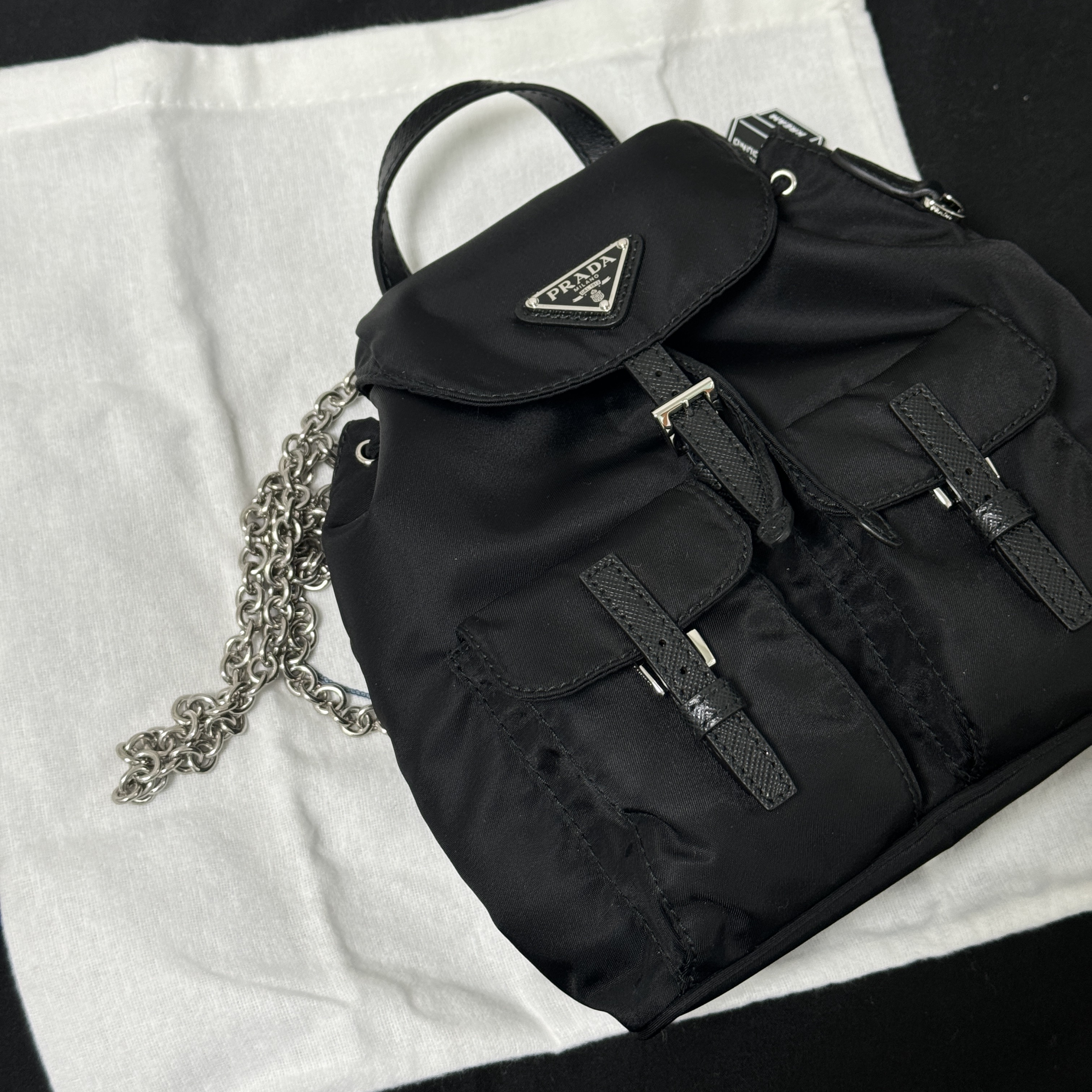 Prada Re-Nylon Mini Backpack Black 착용 스타일