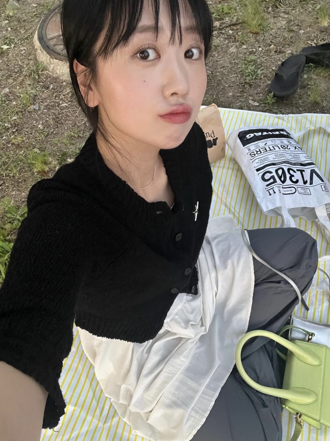 Yunse Women Eco Linen Cardigan Black 착용 스타일 - 1