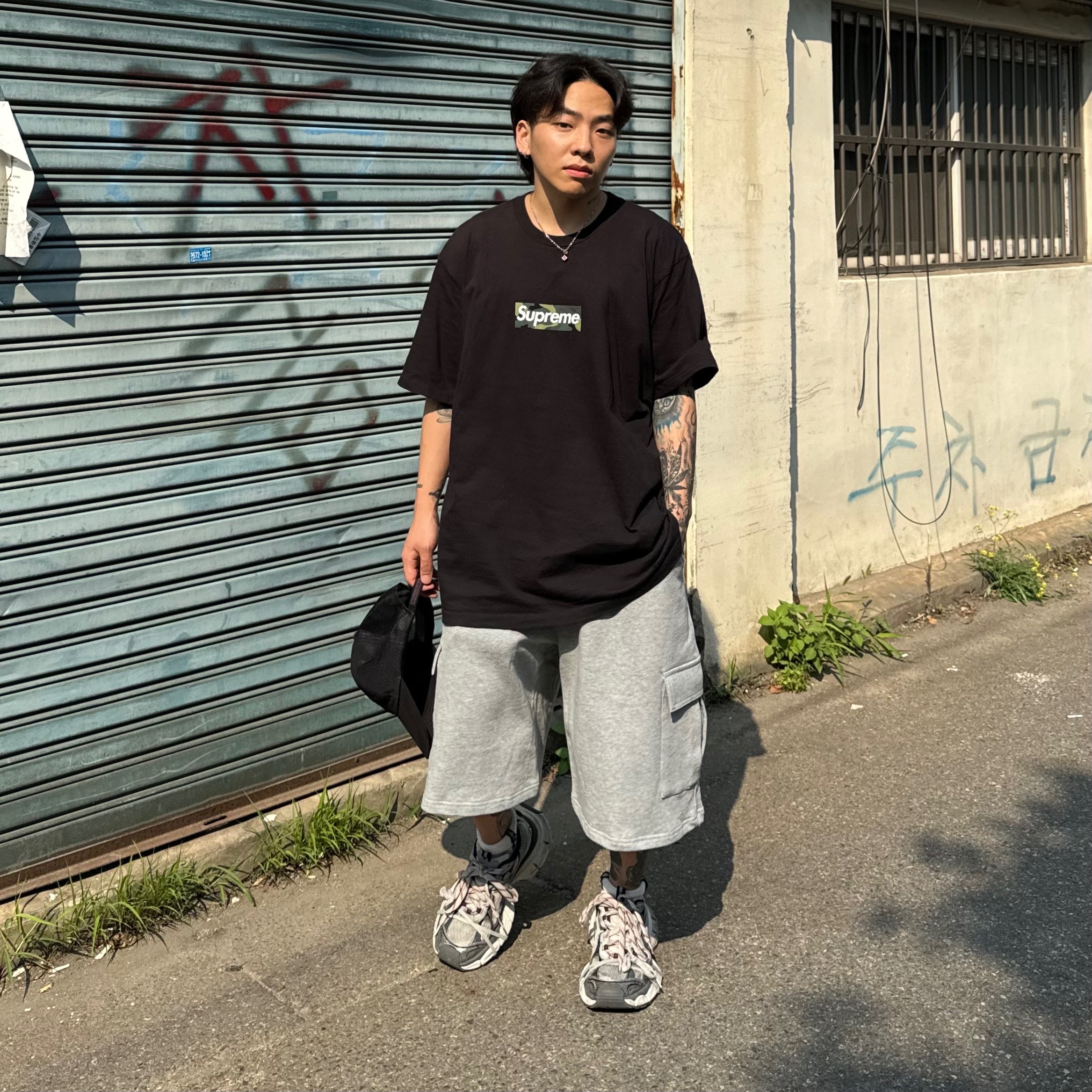 Supreme Box Logo T-Shirt White - 23FW, Supreme Box Logo T-Shirt Black - 23FW 착용 스타일 - 3