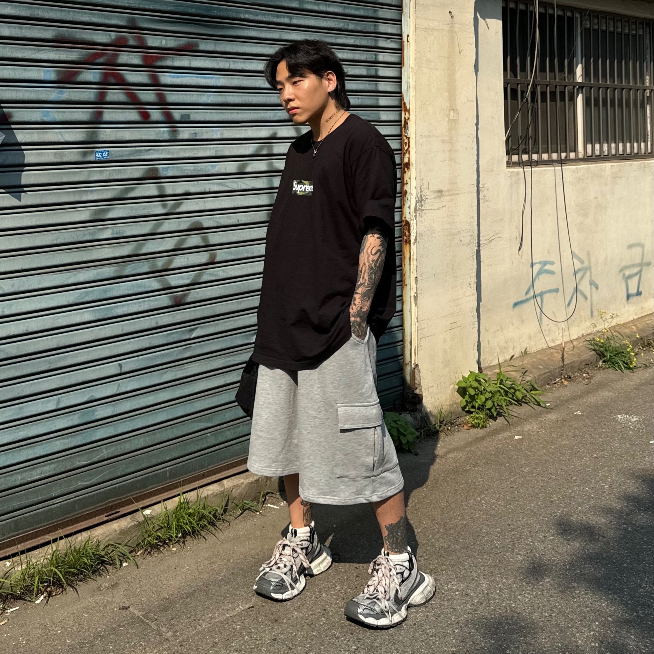 Supreme Box Logo T-Shirt White - 23FW, Supreme Box Logo T-Shirt Black - 23FW 착용 스타일 - 4