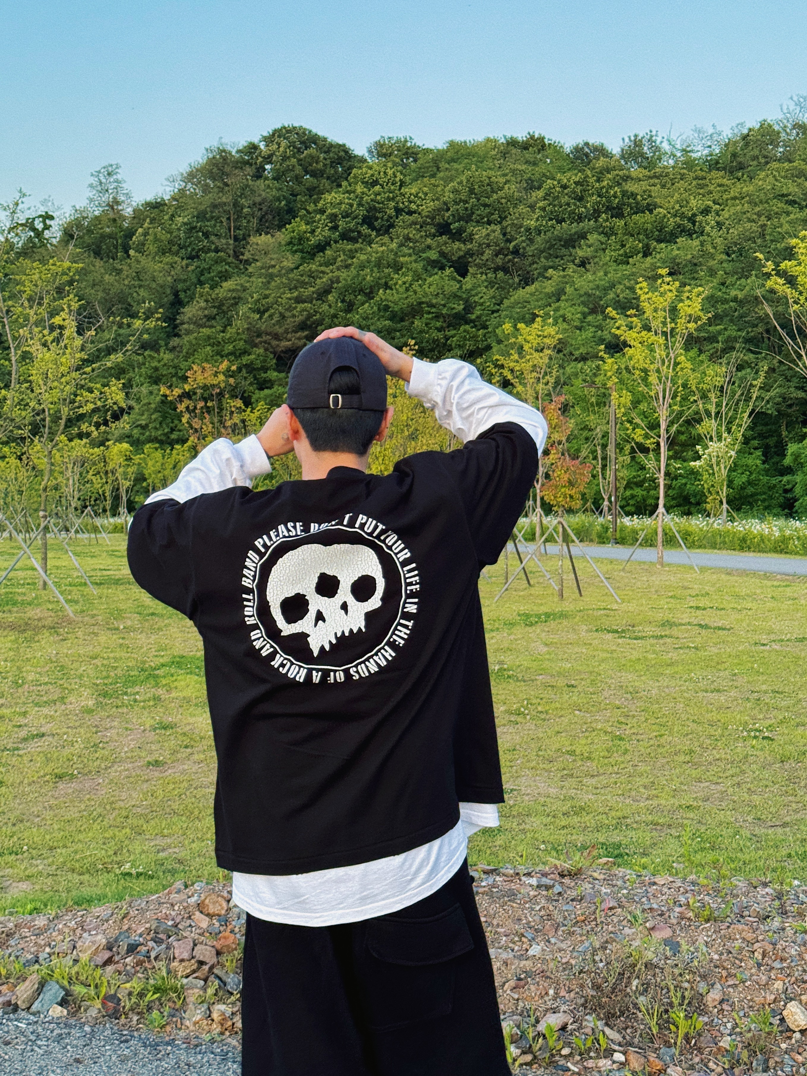 [더블적립] ETCE Twin T-Shirt Black, On Running x Post Archive Faction (Paf) Cloudmonster 2 Moondust Chalk 착용 스타일 - 6