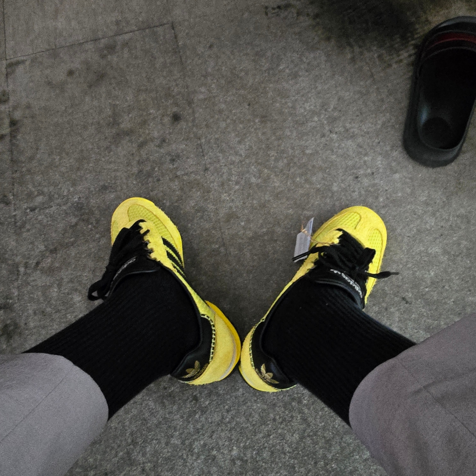 Adidas x Wales Bonner SL 76 Yellow Core Black 착용 스타일 - 4