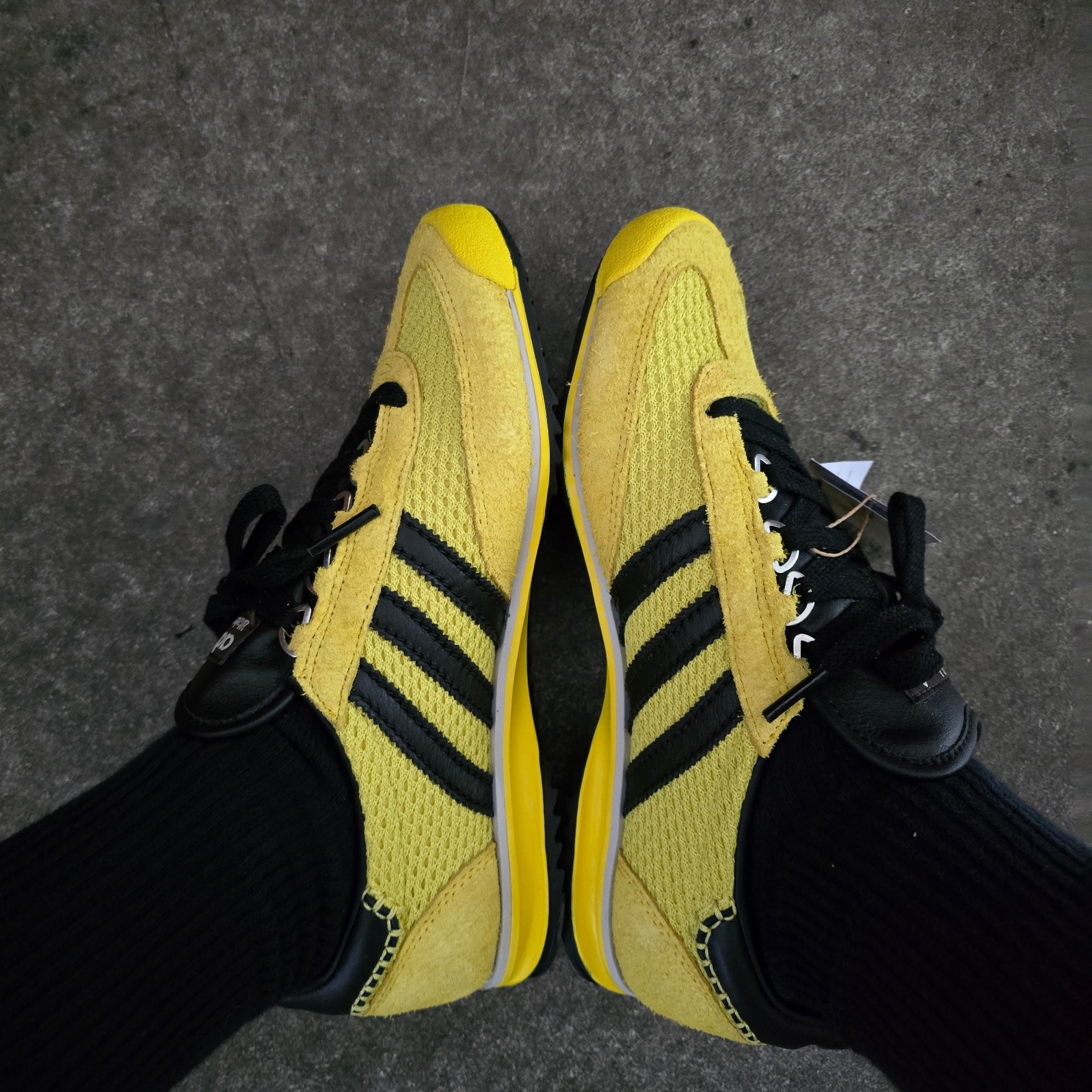 Adidas x Wales Bonner SL 76 Yellow Core Black 착용 스타일 - 2