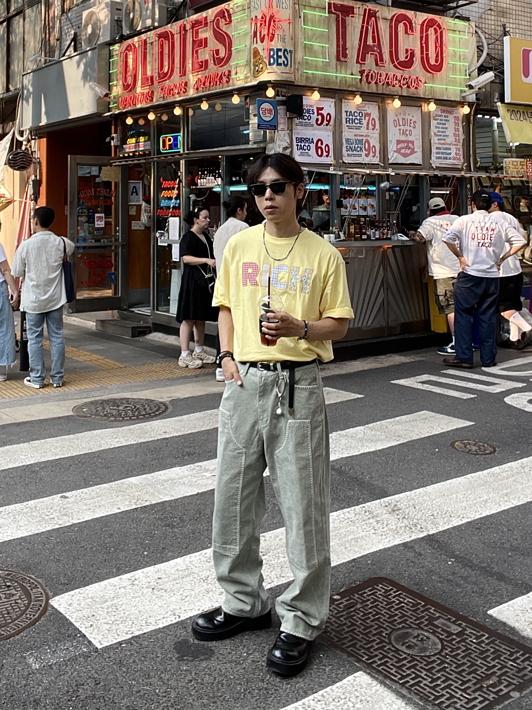젠틀 몬스터 x 메종 마르지엘라 MM007 블랙 블랙 착용 스타일 - 1