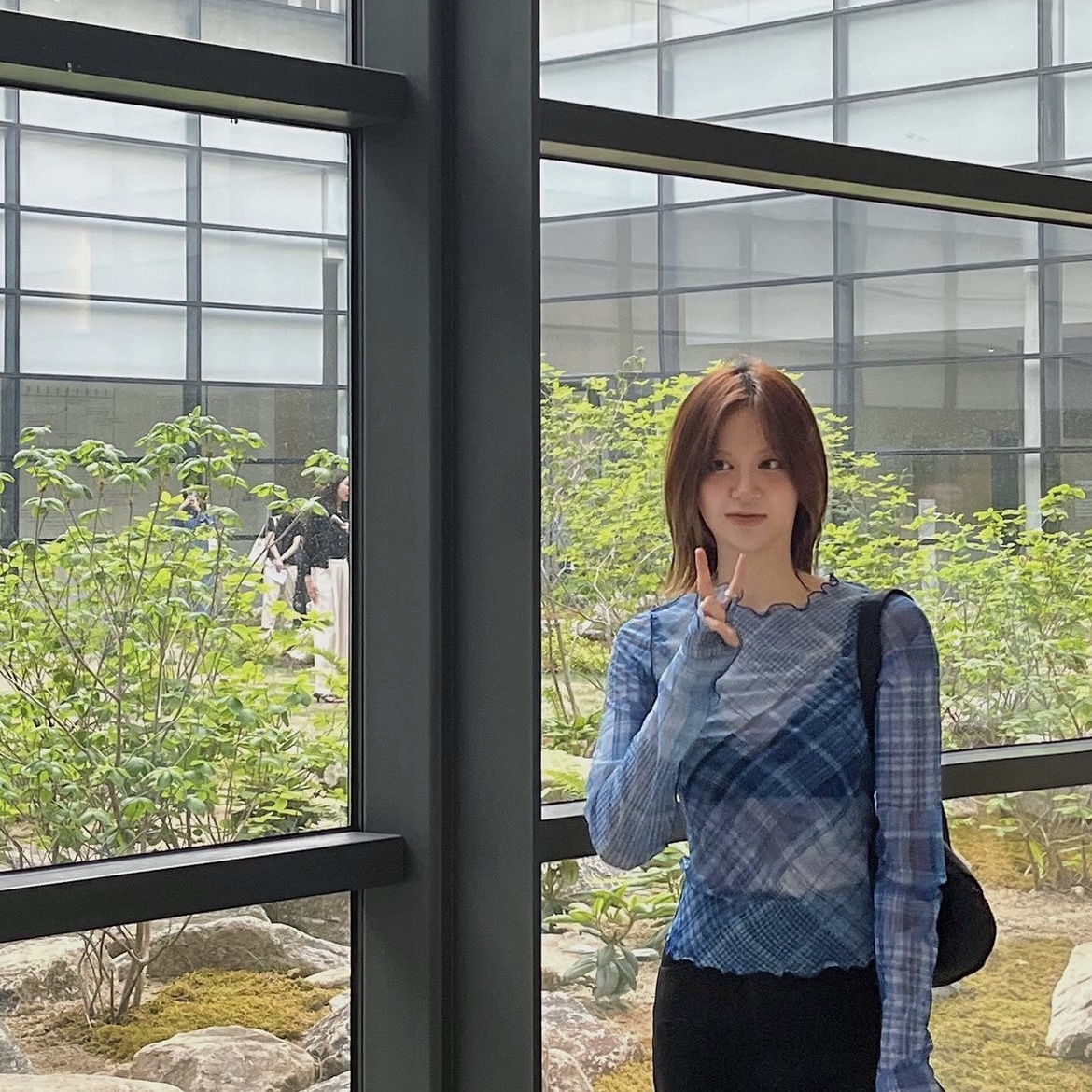 Gyeong Check Mesh Top Pink Check, Gyeong Check Mesh Top Blue Check 착용 스타일