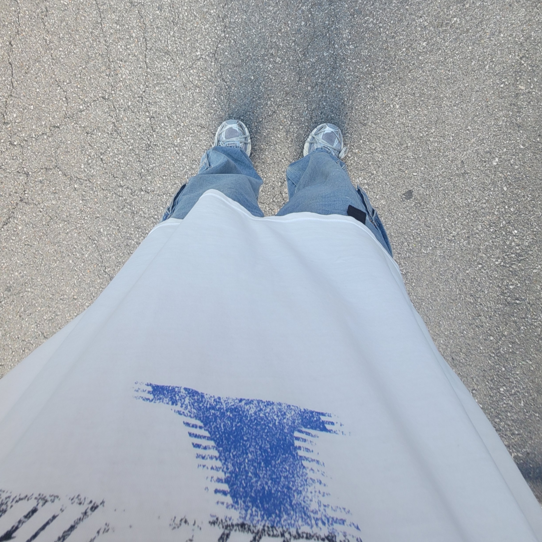 Farfromwhat Far Washed Sponsor Logo T-Shirt White, (W) Balenciaga 3XL Sneakers Light Beige 착용 스타일