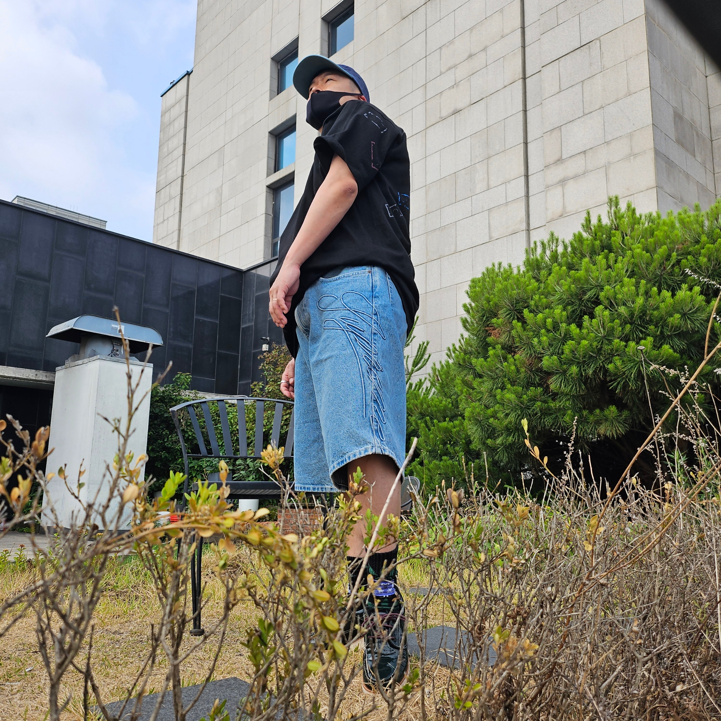 KASINA x Timberland 3 Eye Wedge Vibram Dark Green, Supreme Script Baggy Denim Short Washed Indigo - 24SS 착용 스타일 - 2