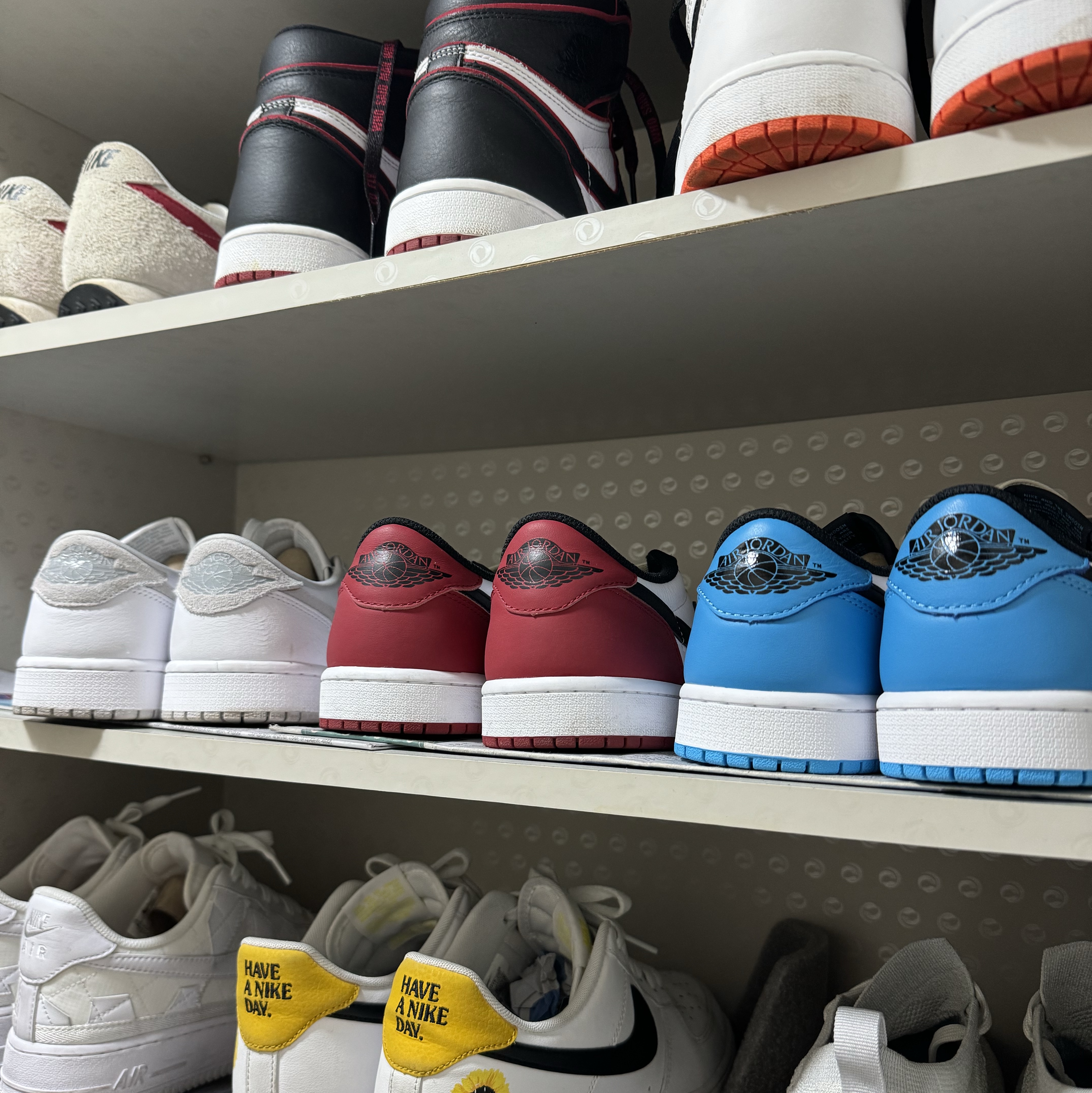 Jordan 1 Retro Low OG Black and Dark Powder Blue 착용 스타일
