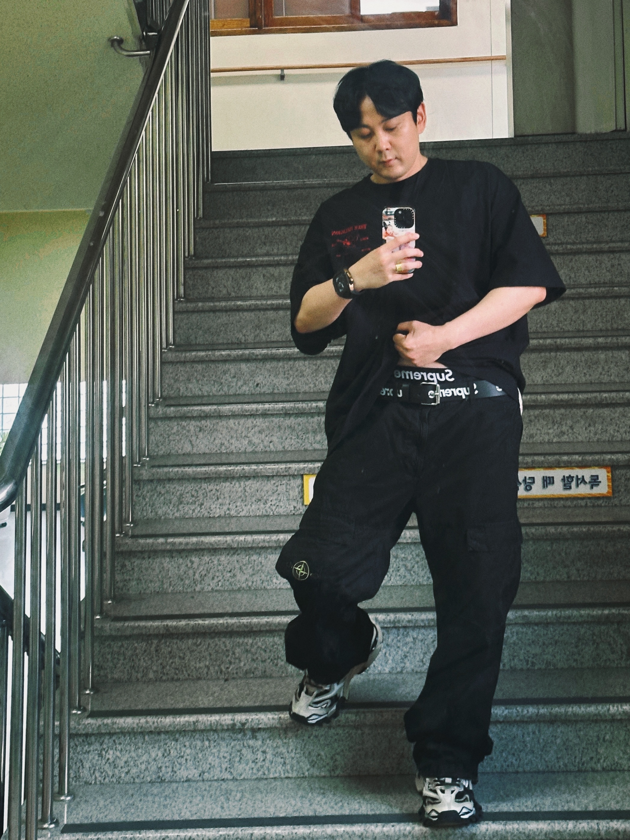 Stone Island 311WA OLD Treatment Brushed Cotton Canvas Cargo Pants Black - 24SS, Balenciaga Track.2 Sneakers Beige Black 착용 스타일 - 2