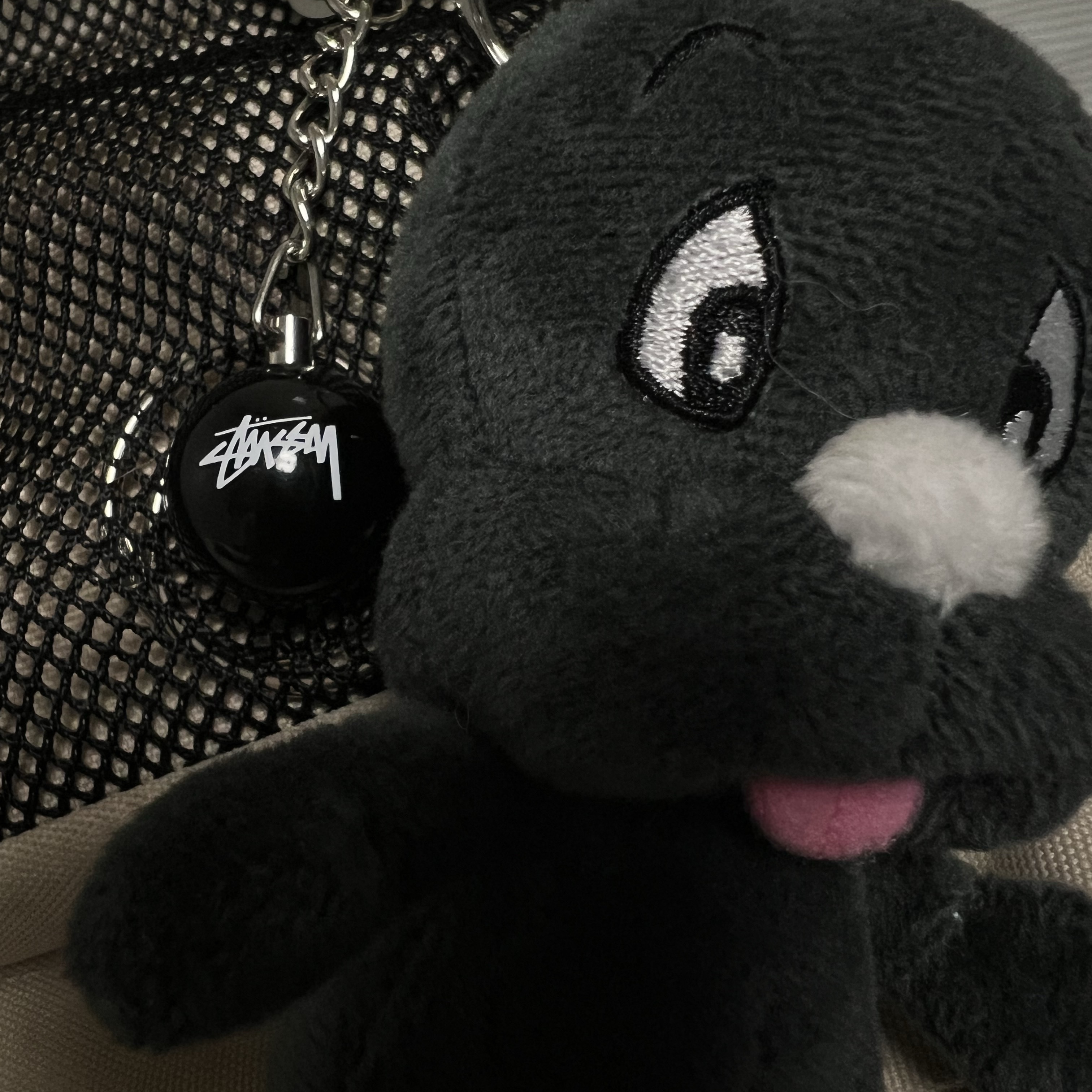Stussy 8 Ball Keychain Black, Darkr8m Studio x Dooly Dooly Keyring Charcoal 착용 스타일