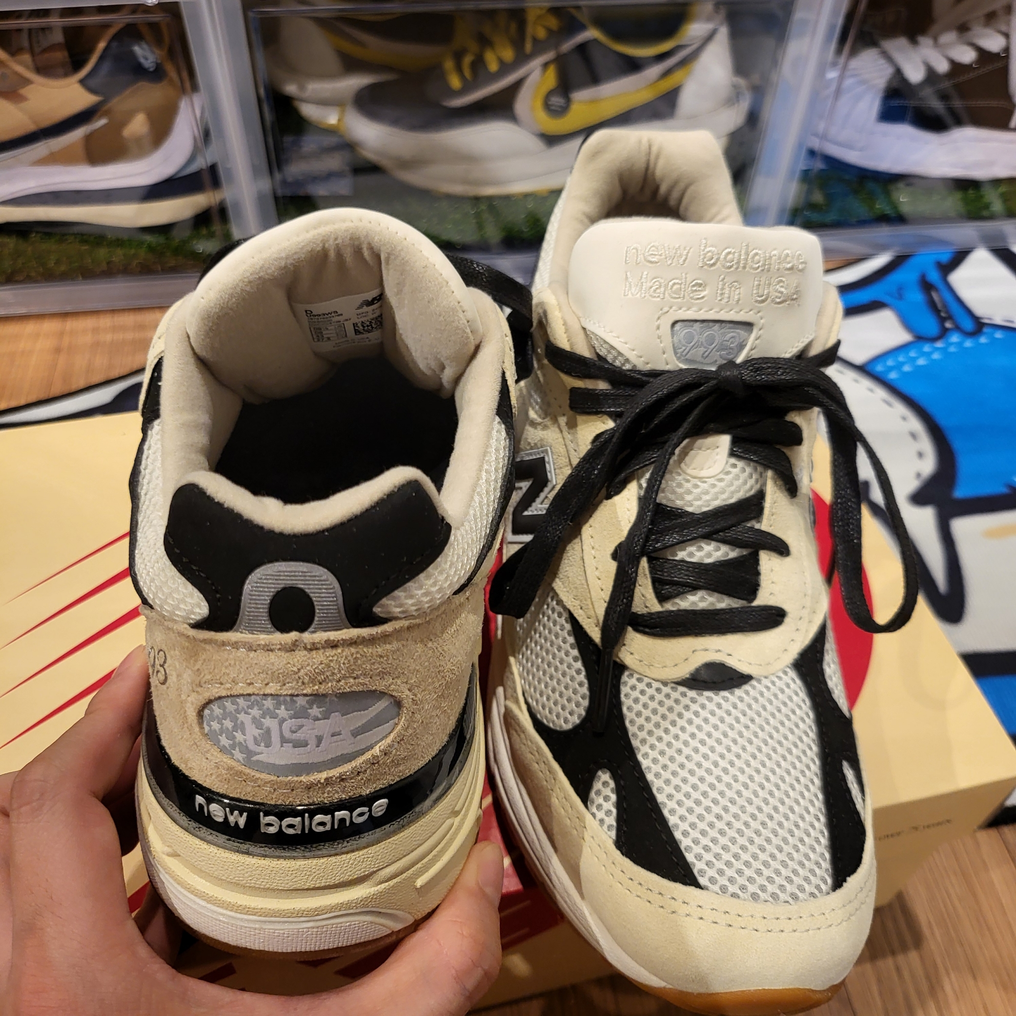 New Balance 993 Made in USA Sea Salt Black 착용 스타일 - 3