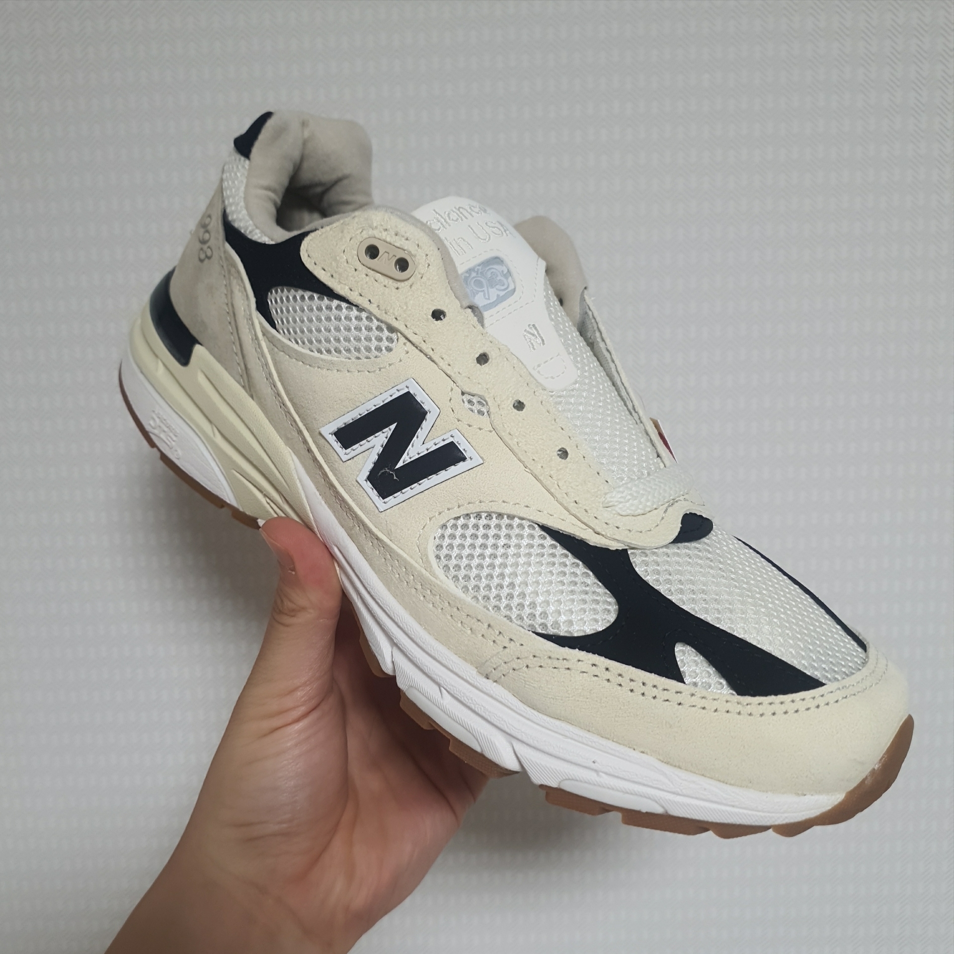 New Balance 993 Made in USA Sea Salt Black 착용 스타일